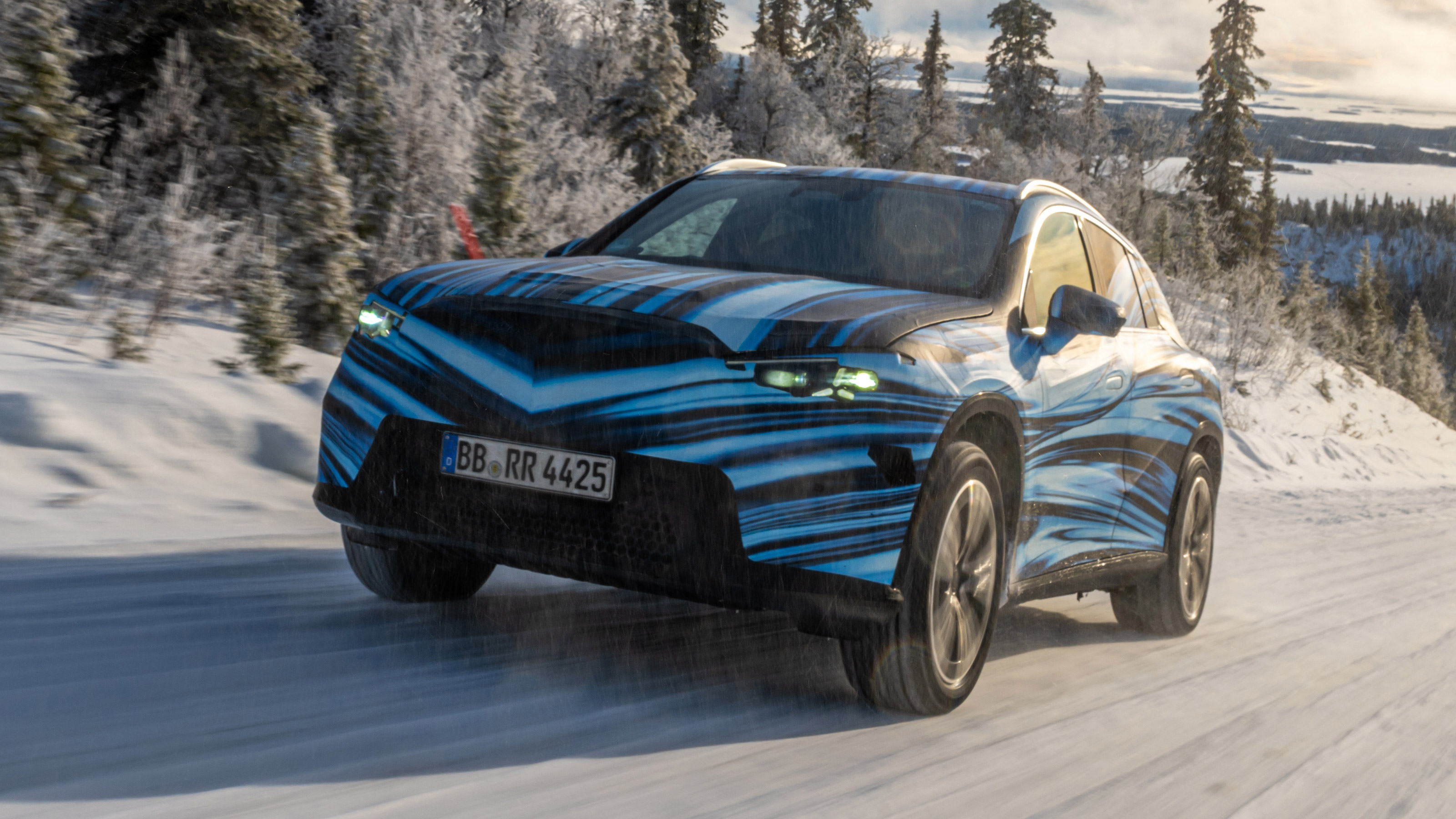 Mercedes GLC prototype - front tracking