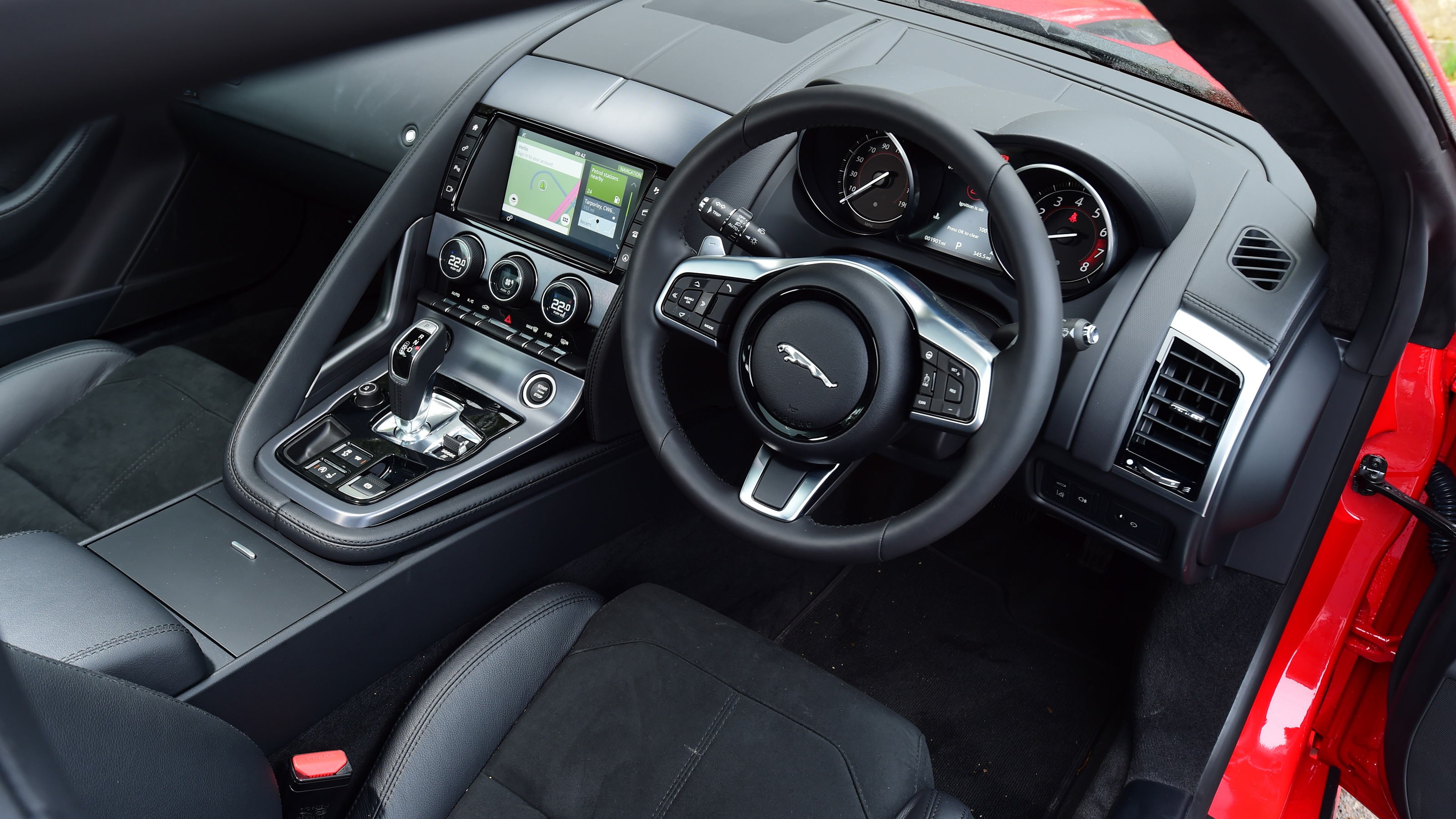 Jaguar F-Type - interior