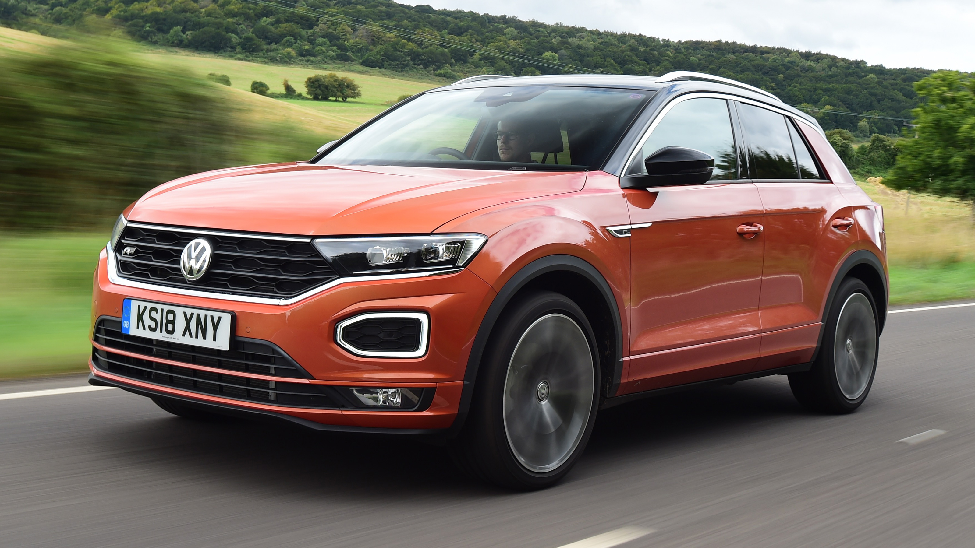 Volkswagen T-Roc - front tracking