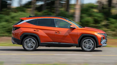 Hyundai Tucson - side tracking