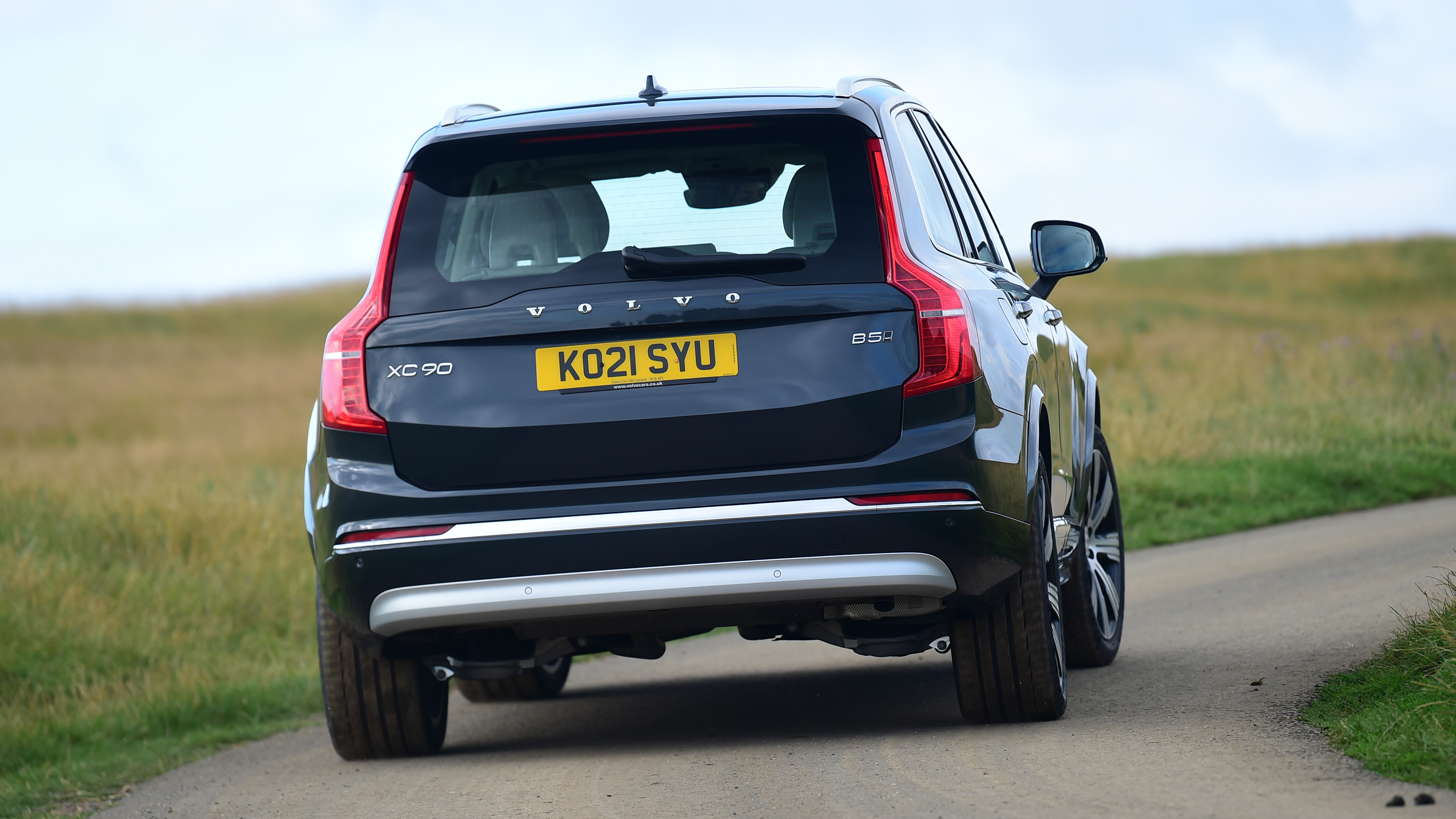 Volvo XC90 - rear cornering
