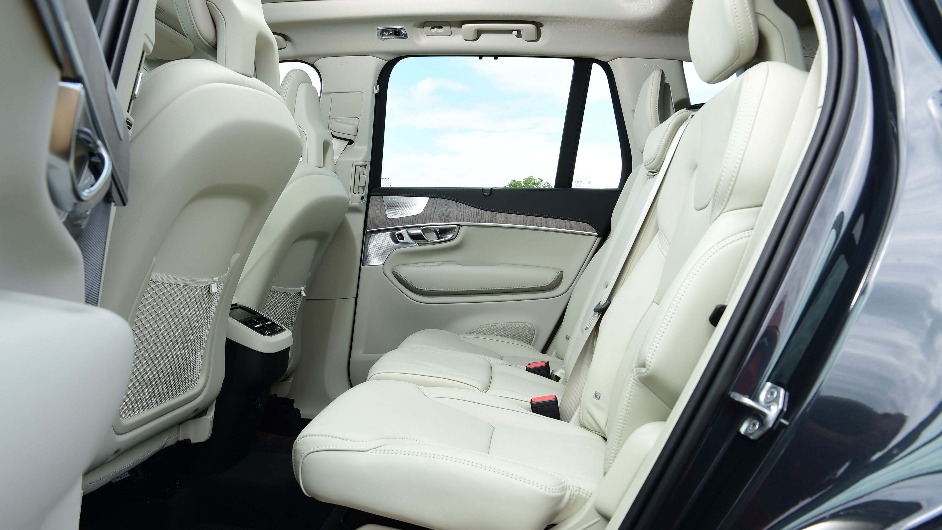 Volvo XC90 - second row seats