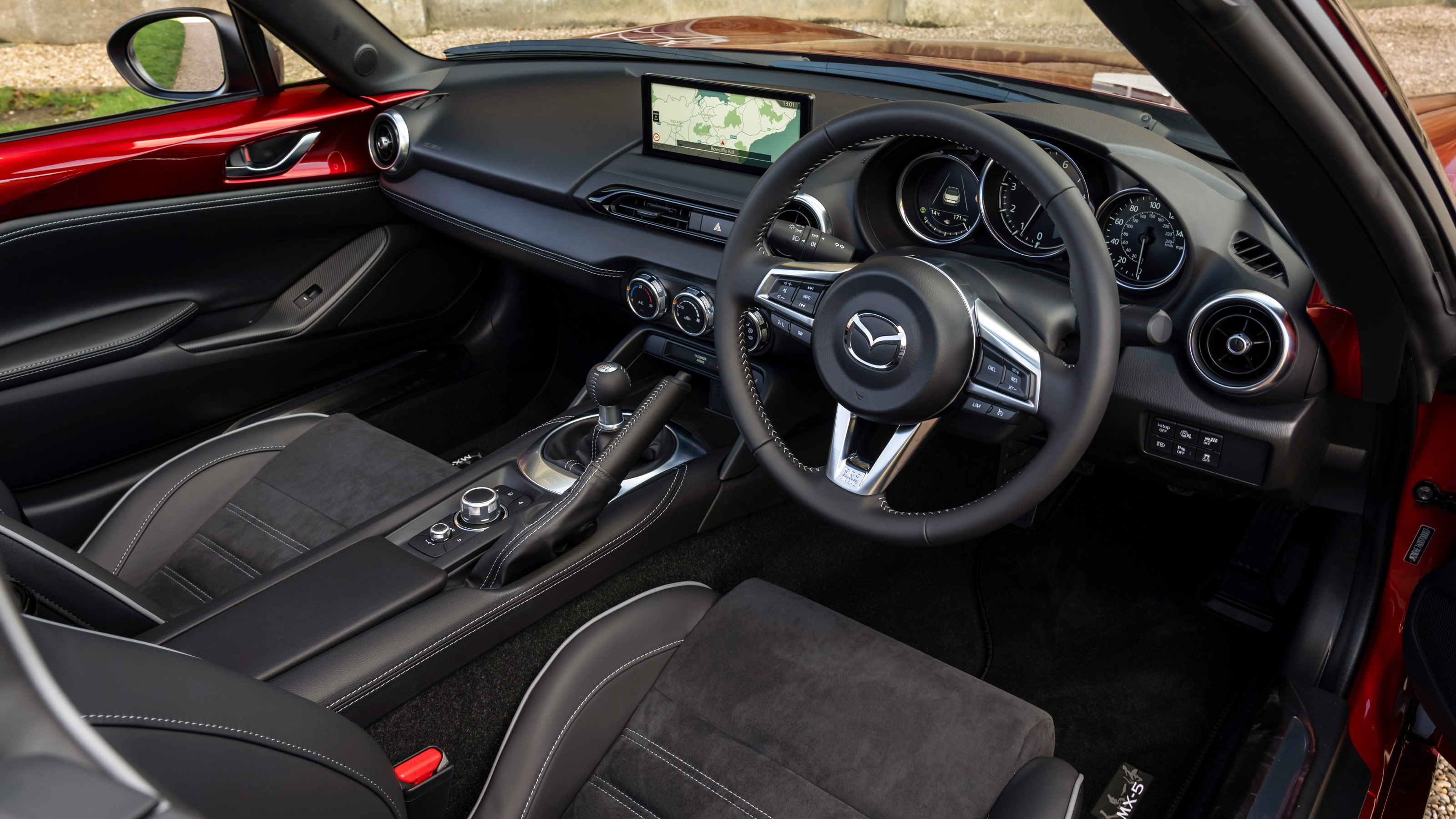 Mazda MX-5 - interior