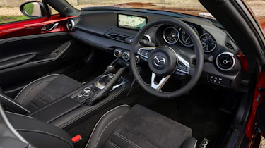 Mazda MX-5 - interior
