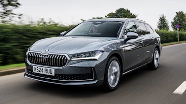 Skoda Superb Estate - front tracking