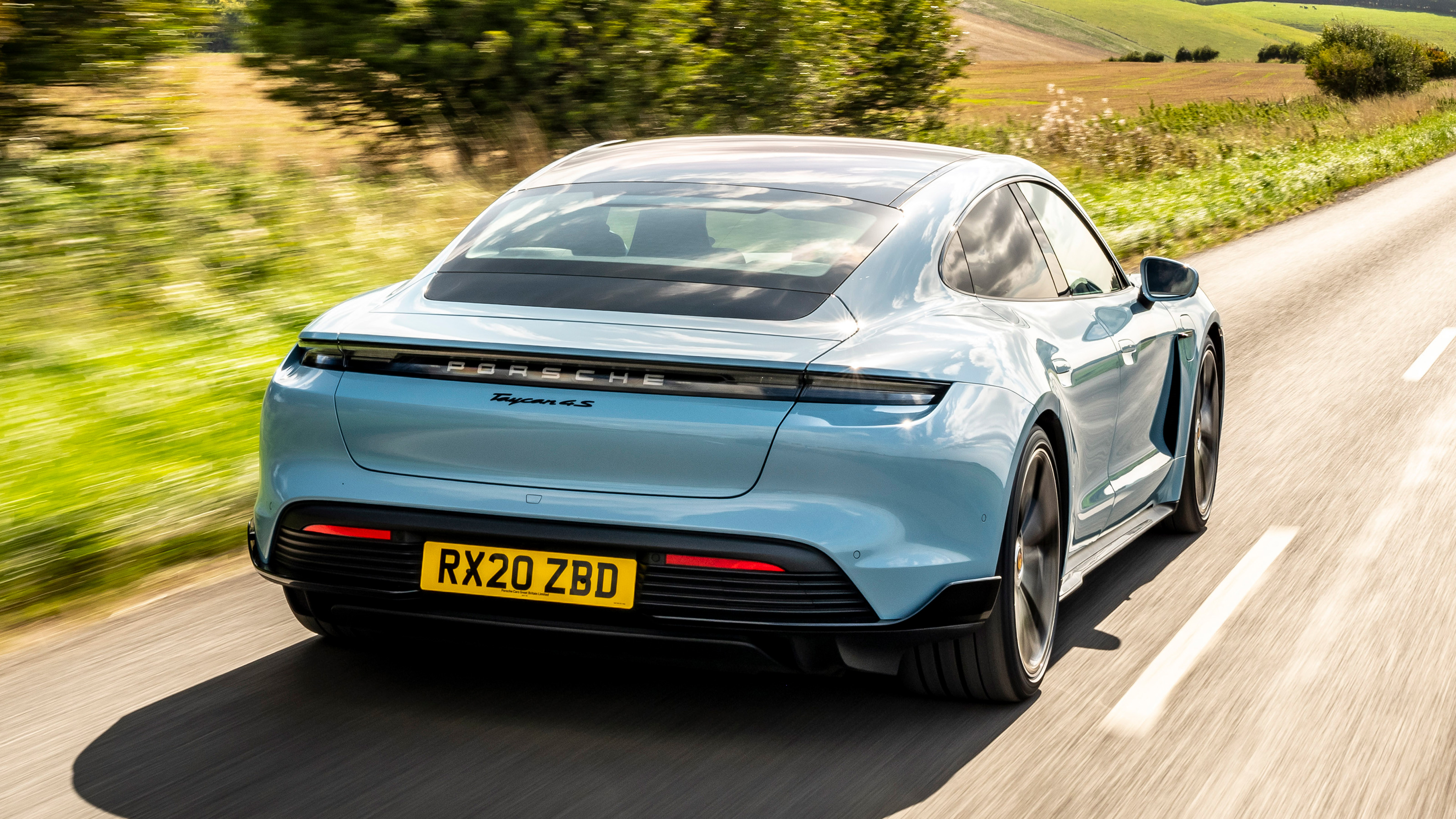 Porsche Taycan - rear tracking