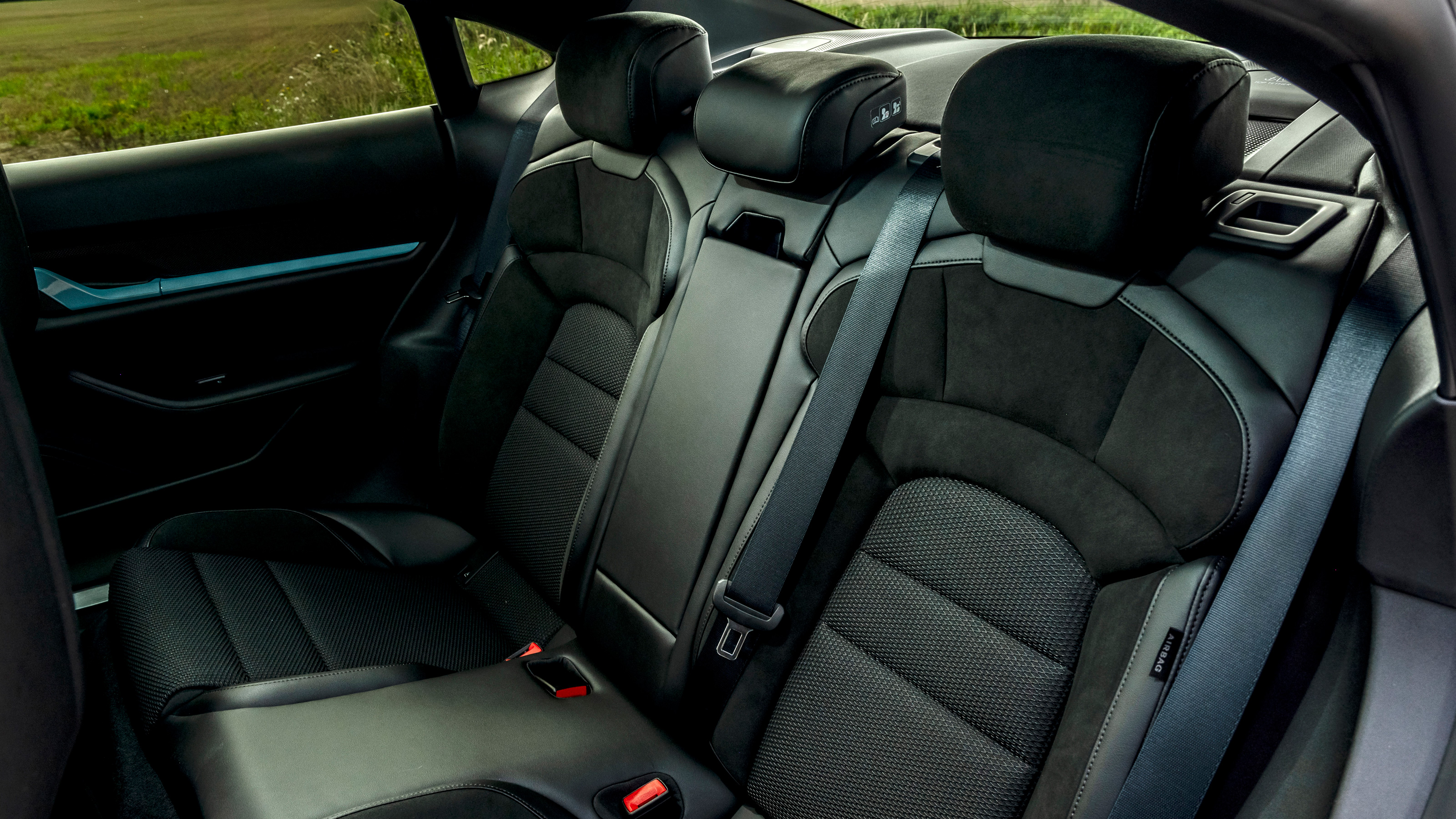 Porsche Taycan - rear seats