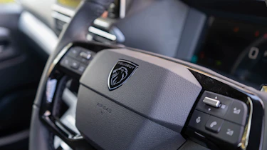Peugeot Expert Sport - steering wheel