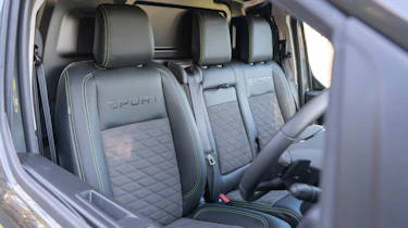Peugeot Expert Sport - cabin