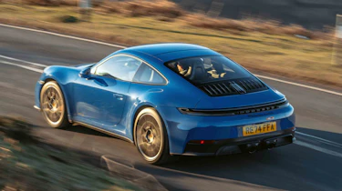 Porsche 911 - rear corner, panning