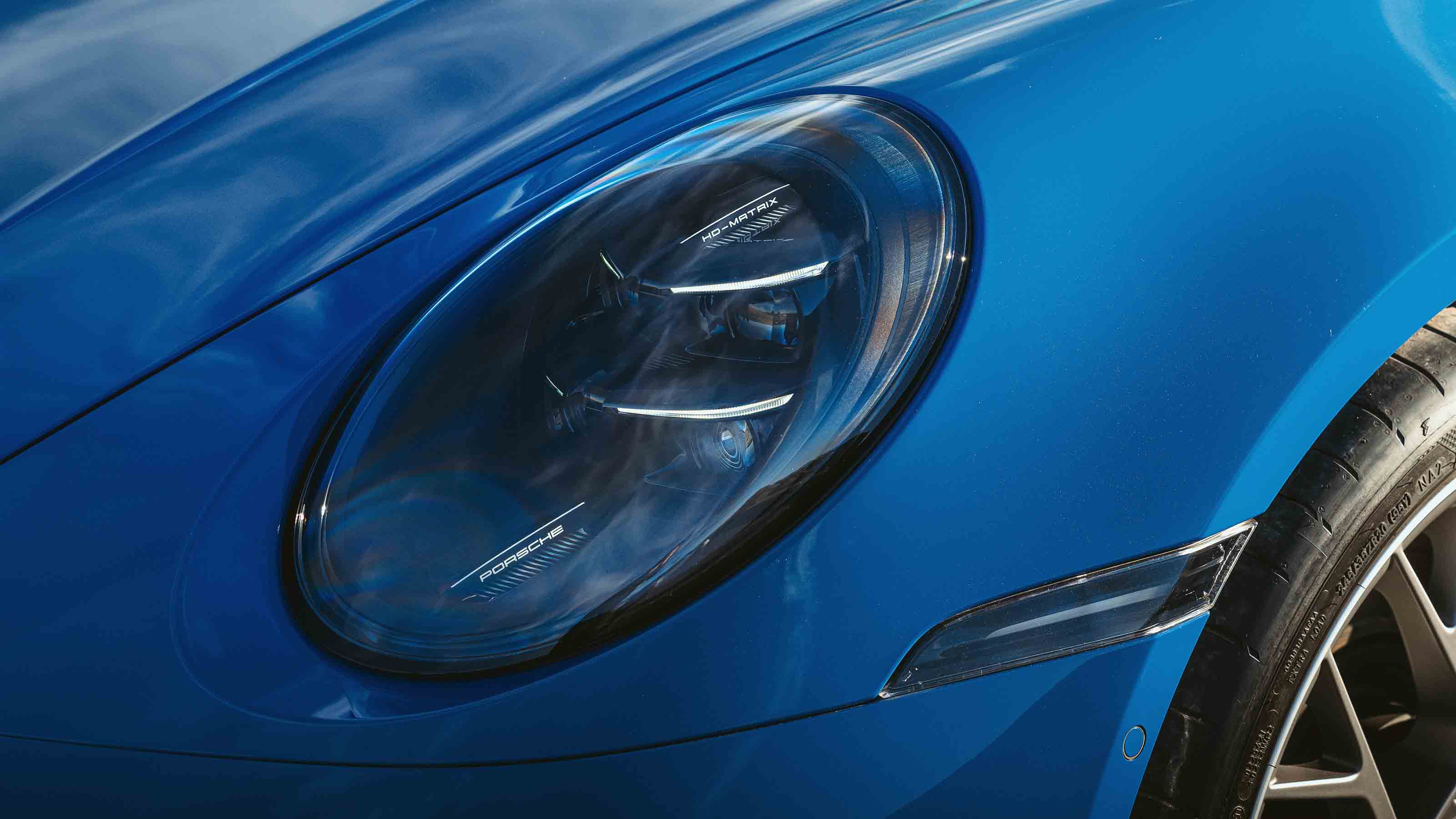 Porsche 911 - head light