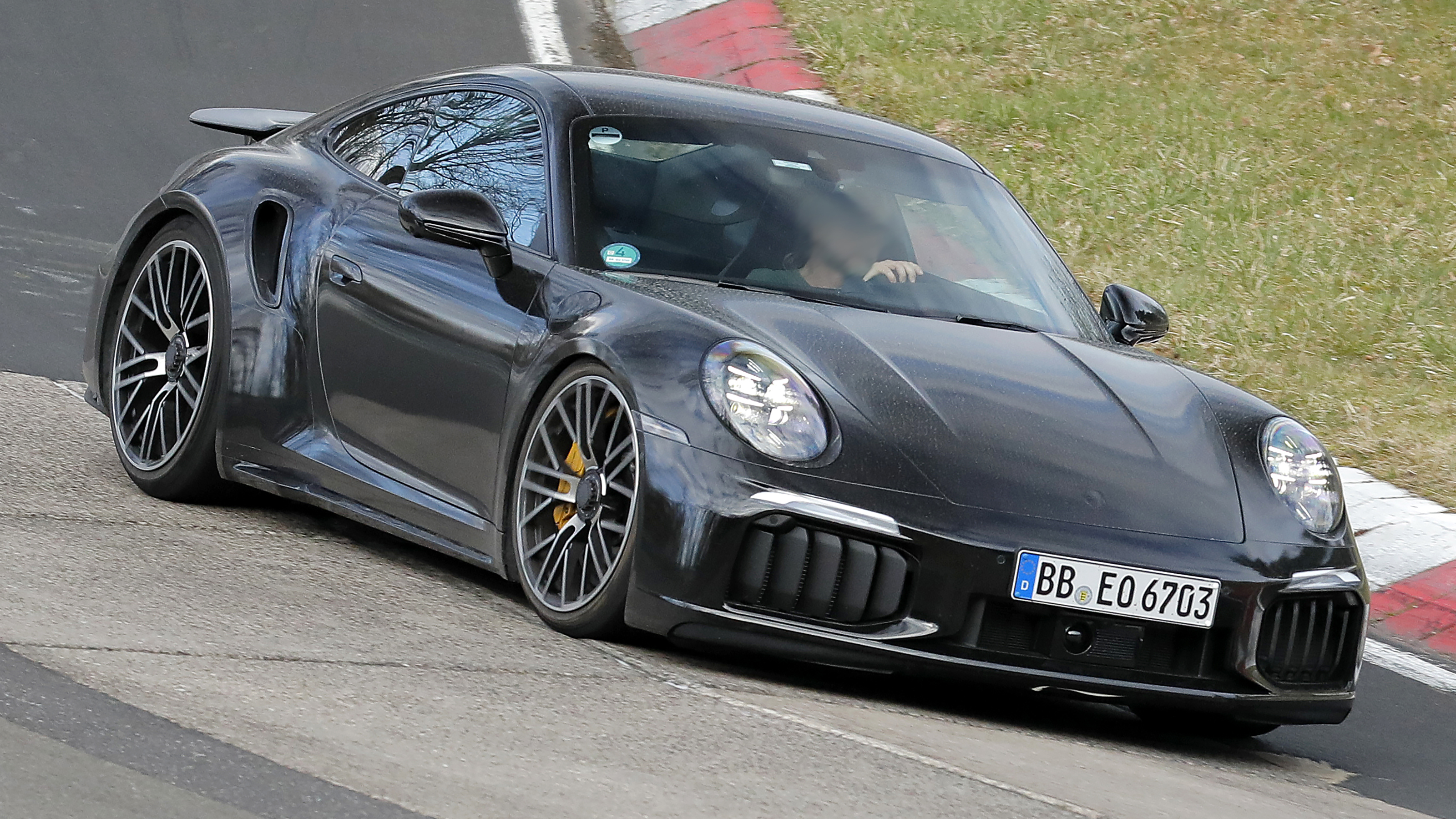 Porsche 911 Turbo S Facelift - front 3/4