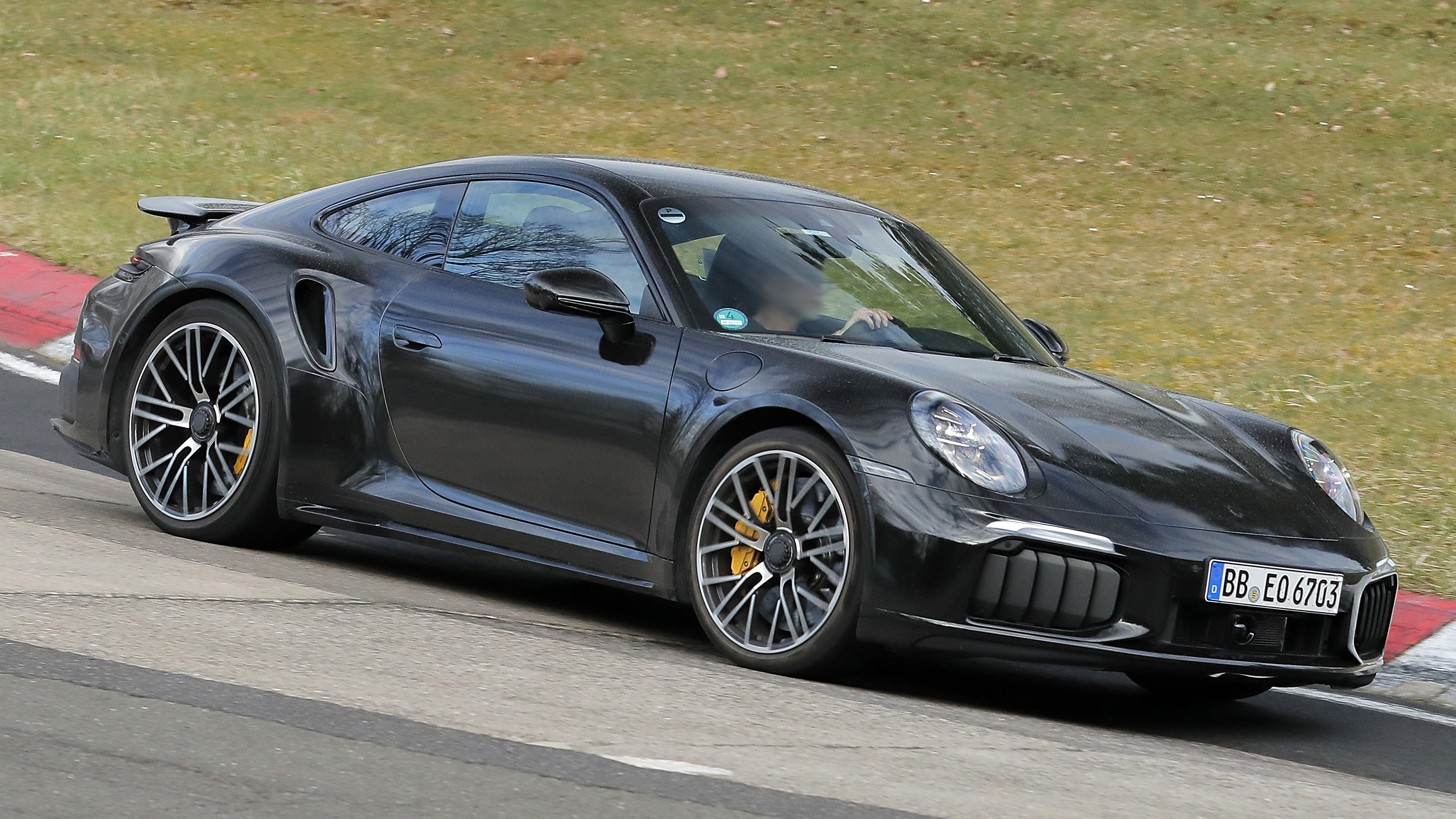 Porsche 911 Turbo S Facelift - front angled