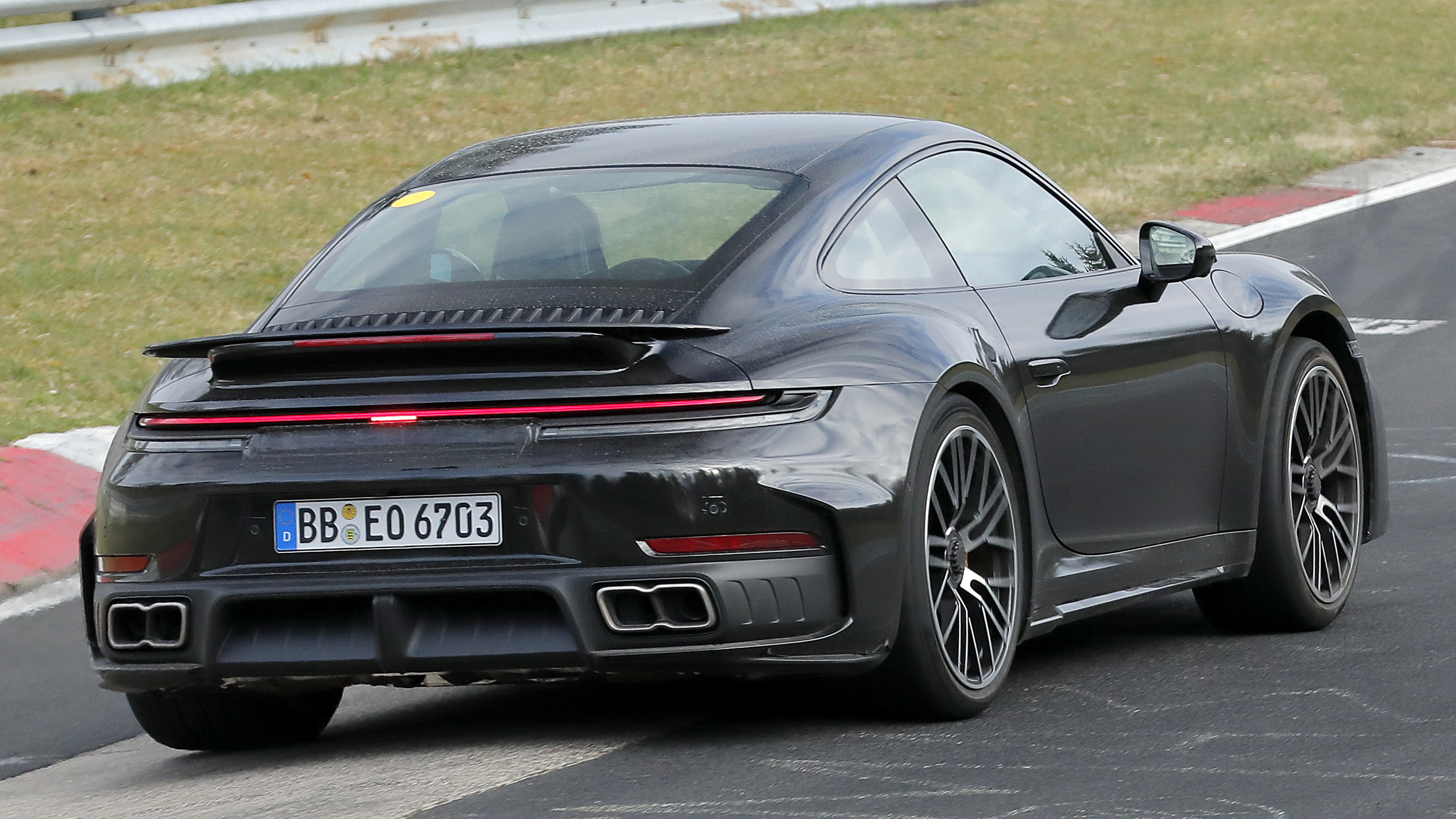 Porsche 911 Turbo S Facelift - rear 3/4