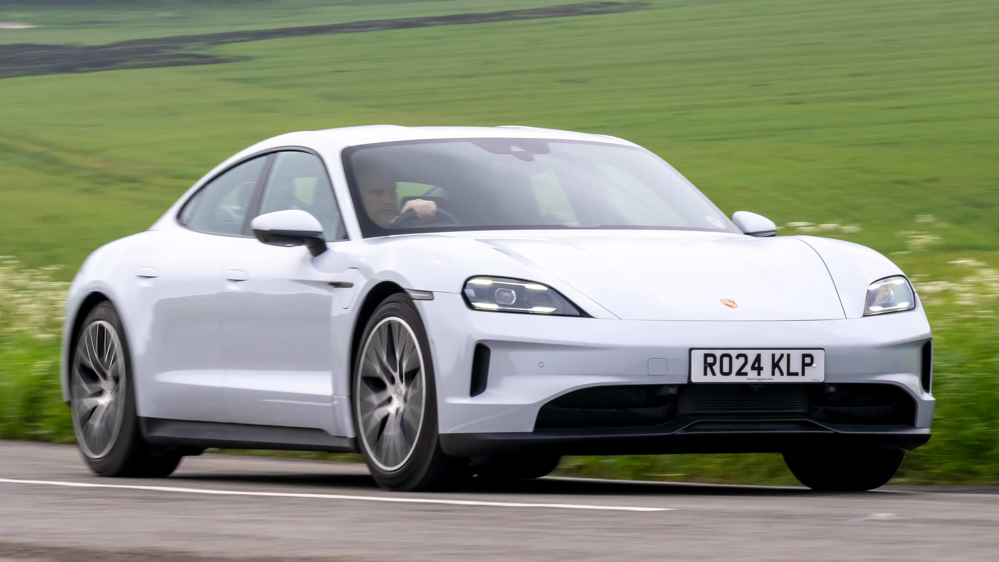 Porsche Taycan 4S - front tracking