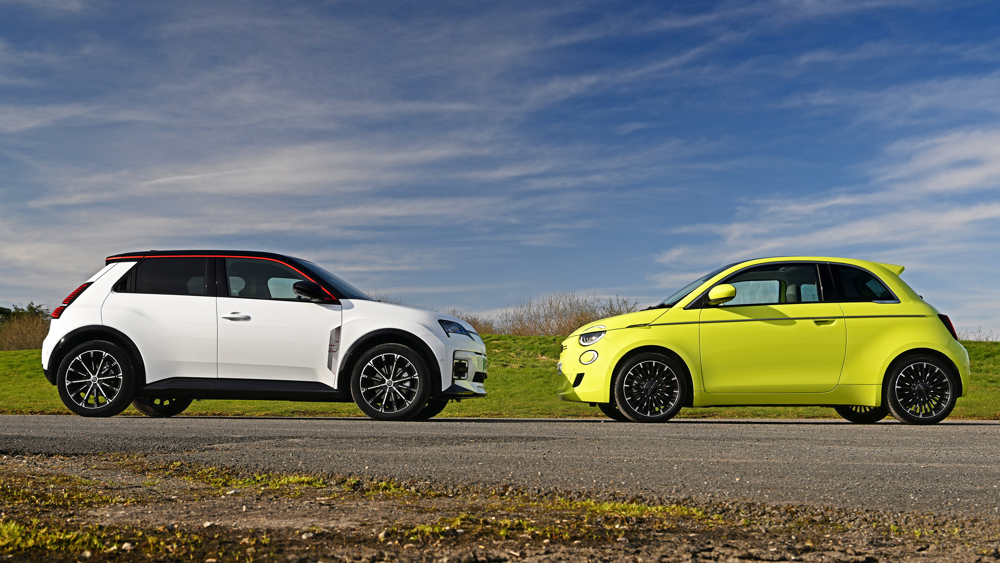 Renault 5 vs Fiat 500e - side