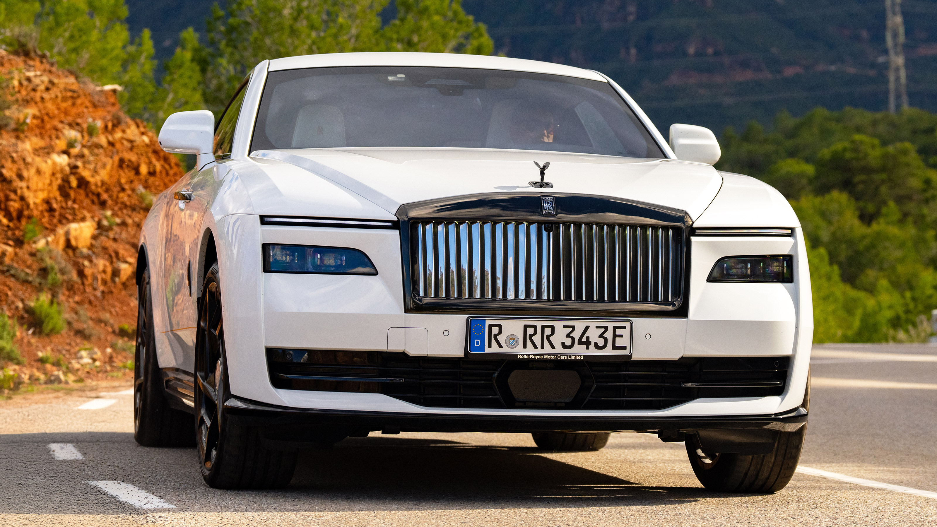 Rolls-Royce Spectre Black Badge - front action