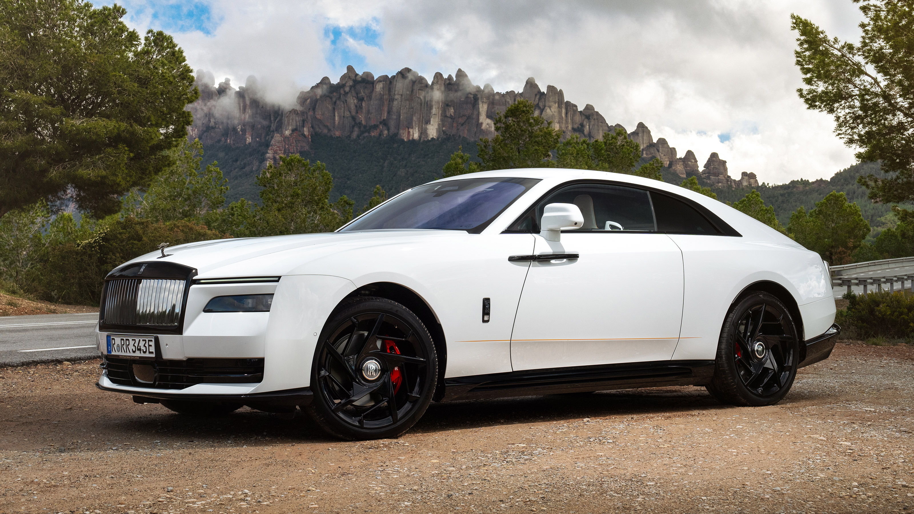 Rolls-Royce Spectre Black Badge - front static