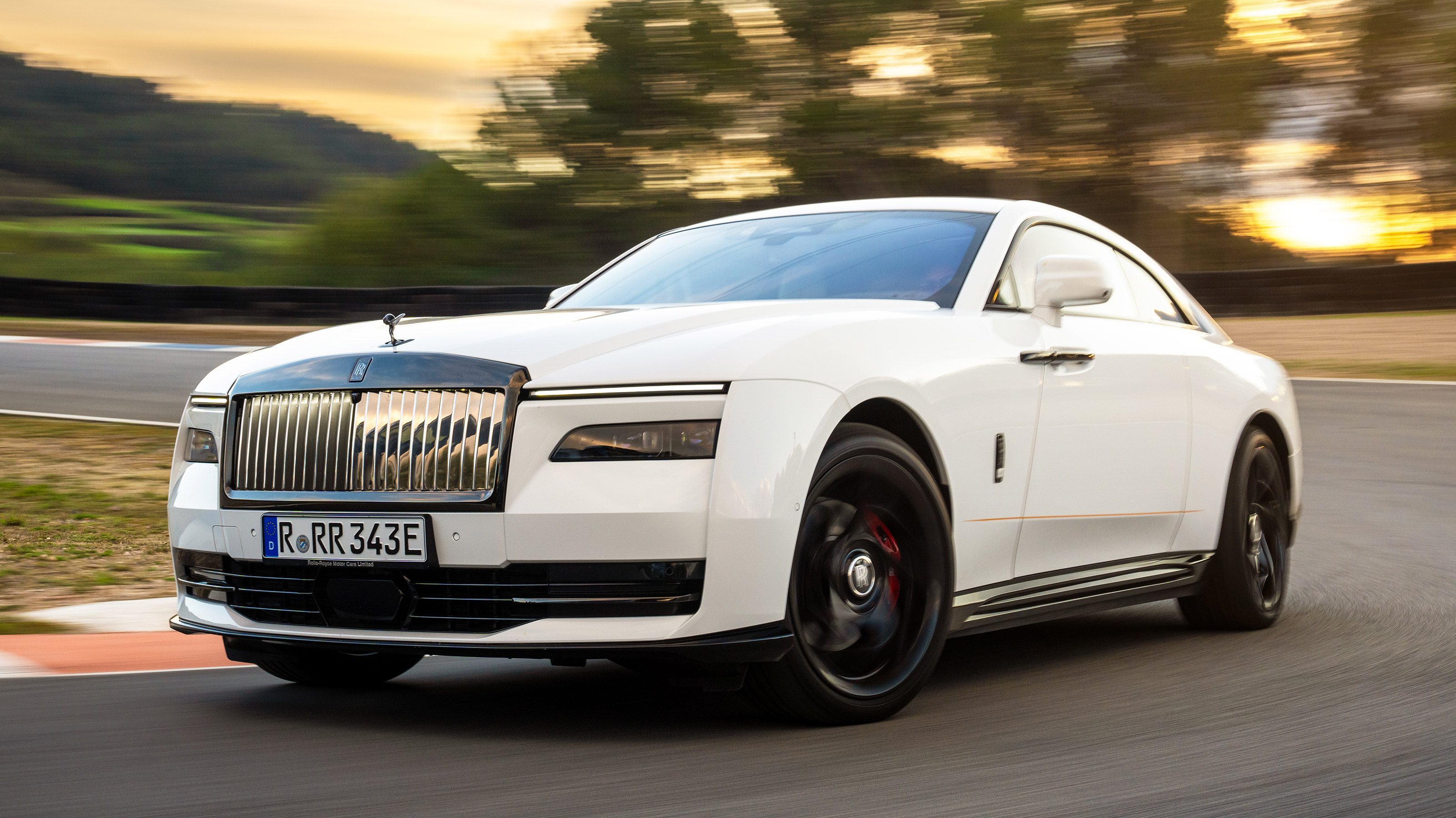Rolls-Royce Spectre Black Badge - front tracking