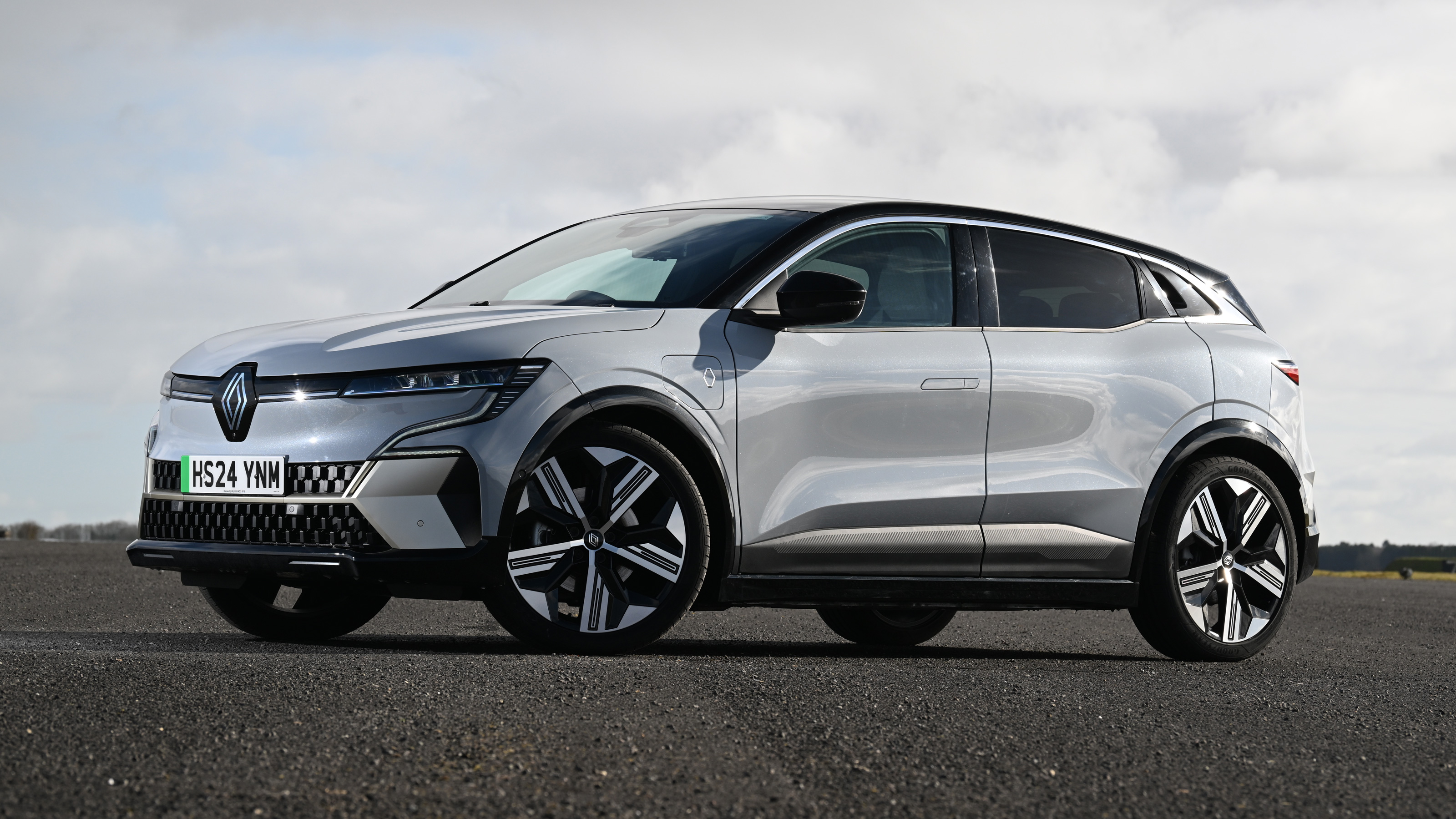 Renault Megane E-Tech - front static