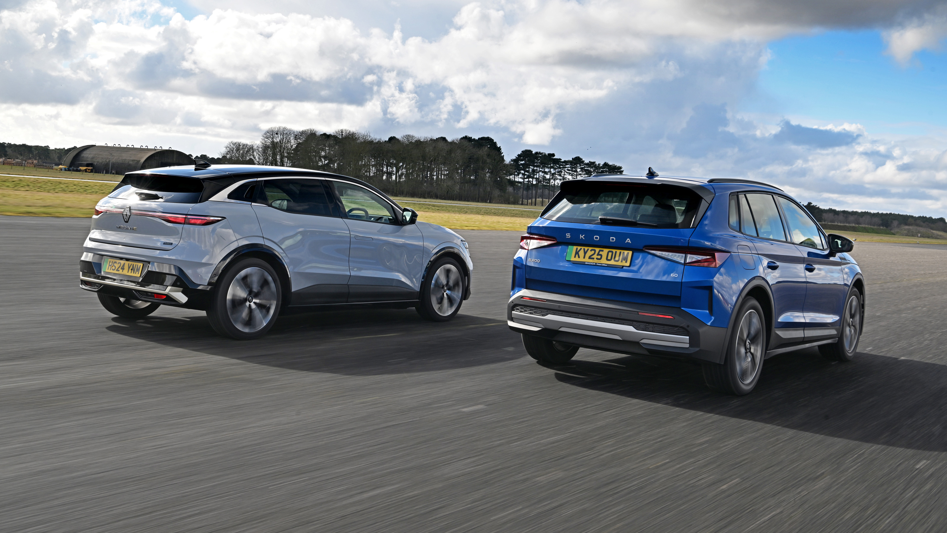 Skoda Elroq vs Renault Megane E-Tech - rear tracking