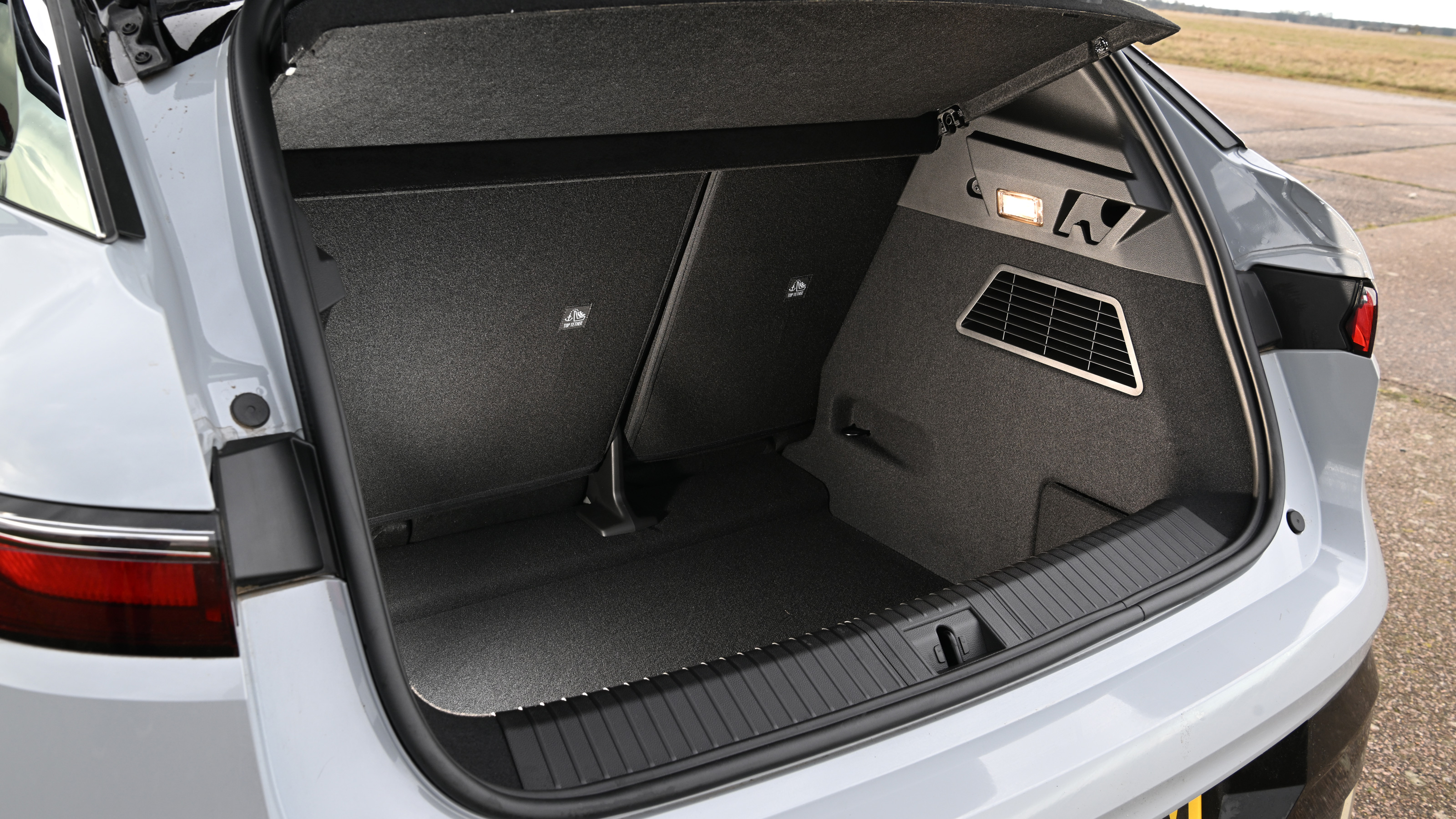 Renault Megane E-Tech - boot