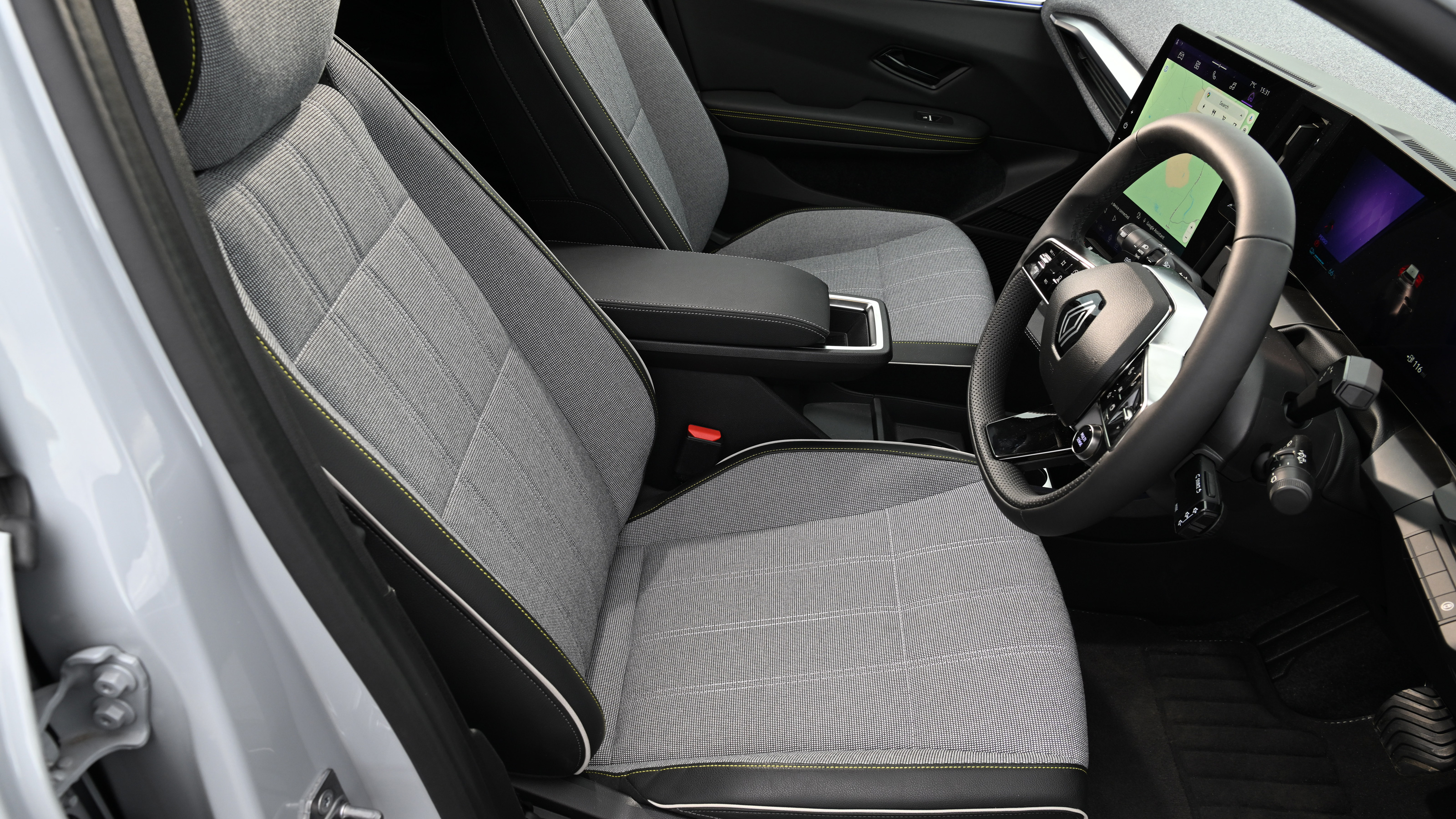 Renault Megane E-Tech - front seats 