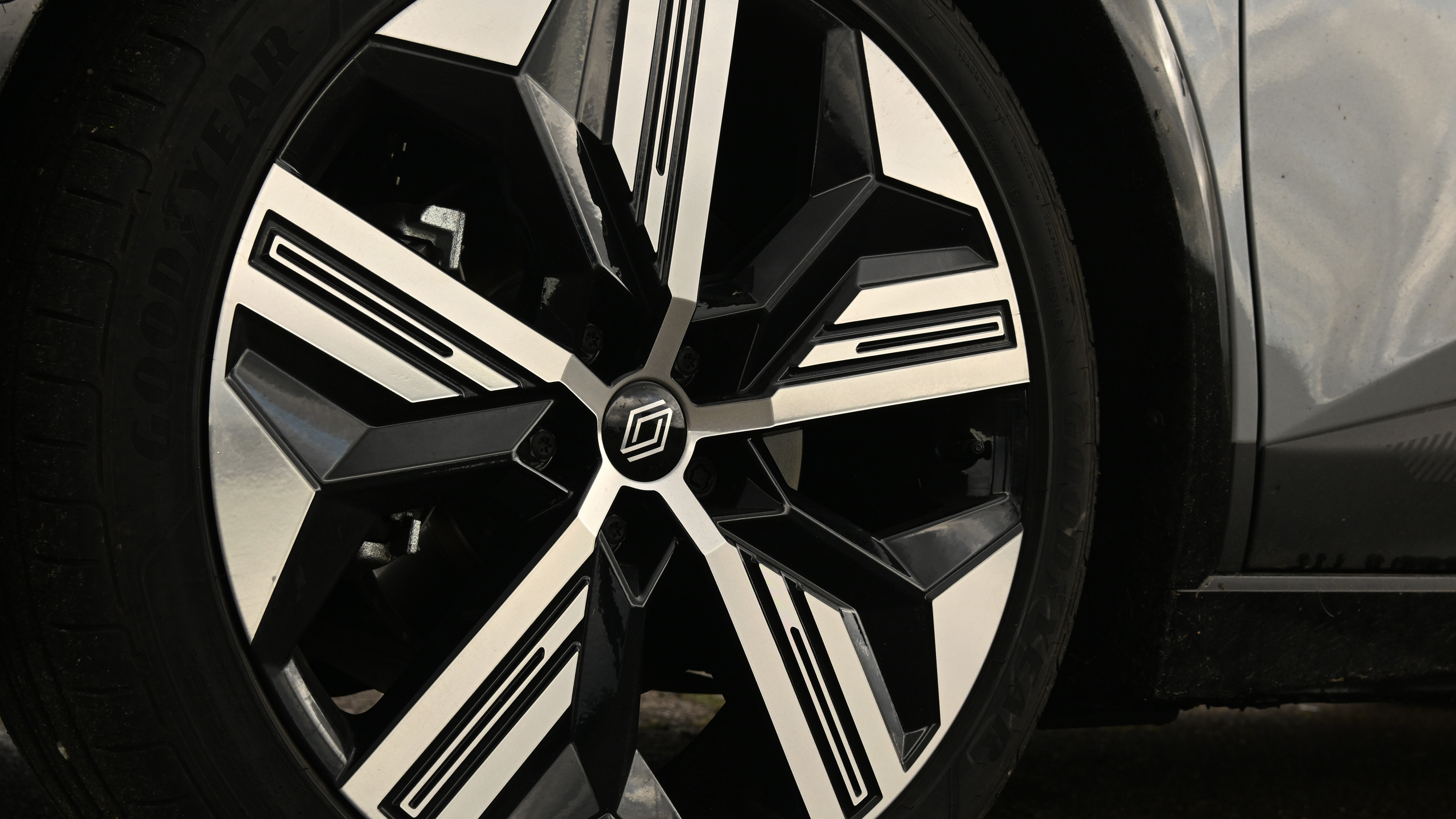 Renault Megane E-Tech - wheel close up