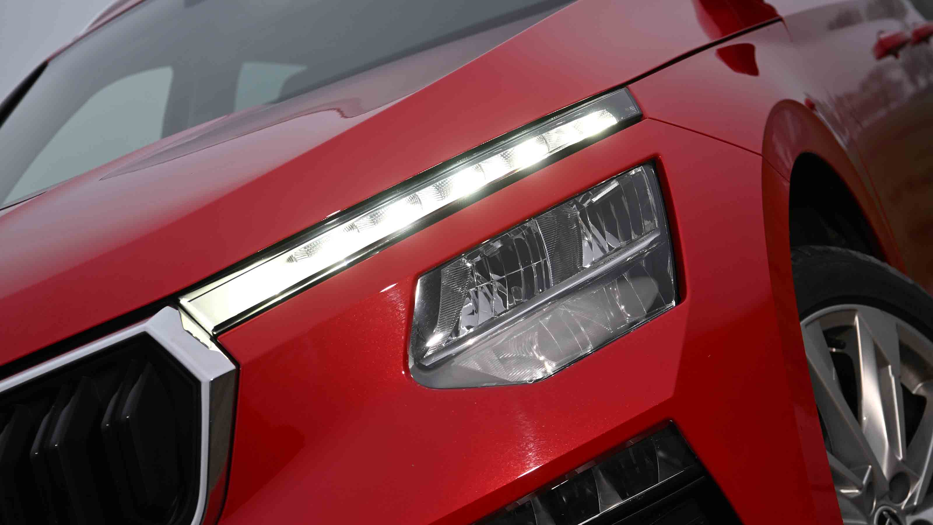 Skoda Kamiq - head light detail