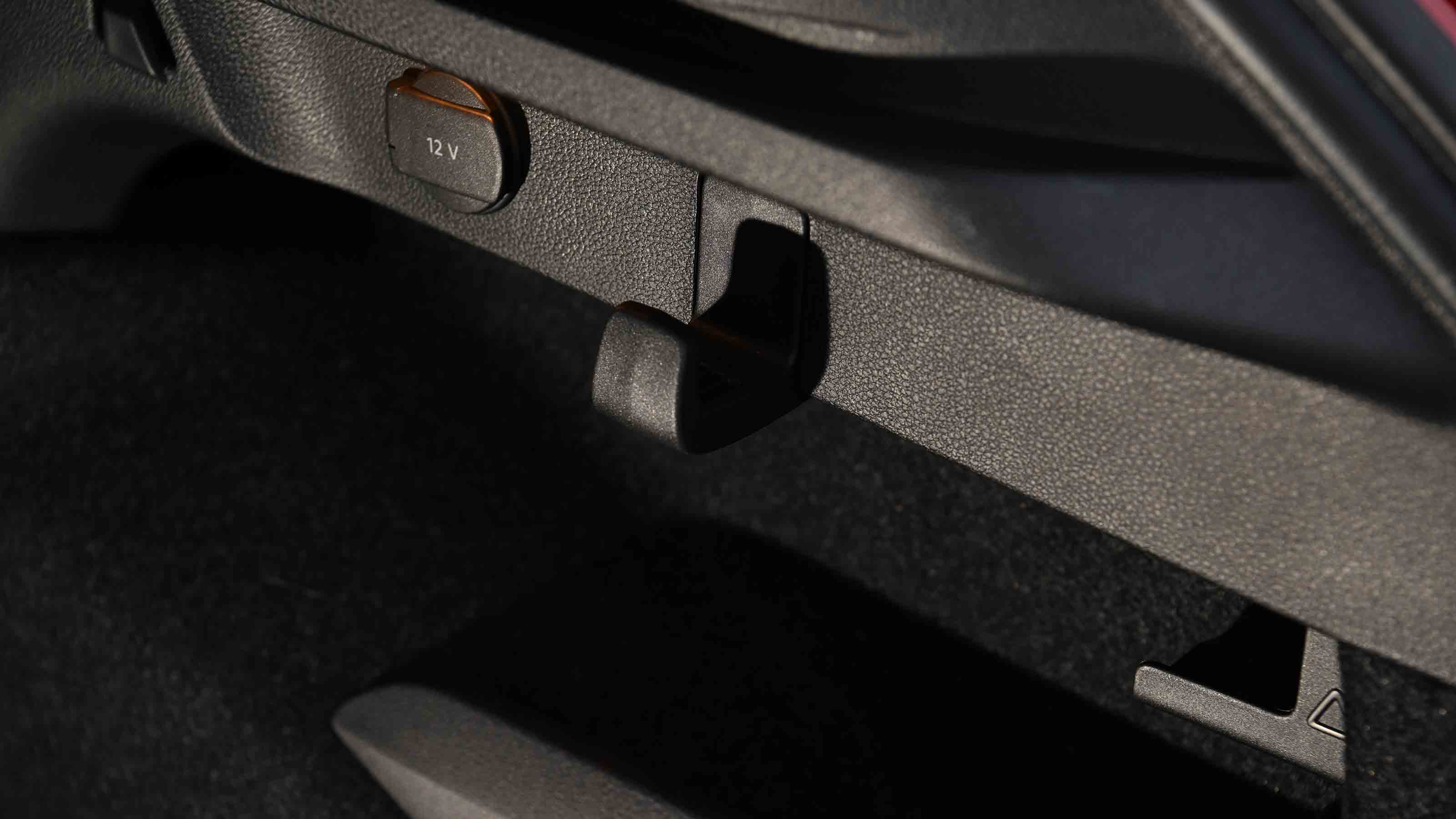 Skoda Kamiq - boot storage hook