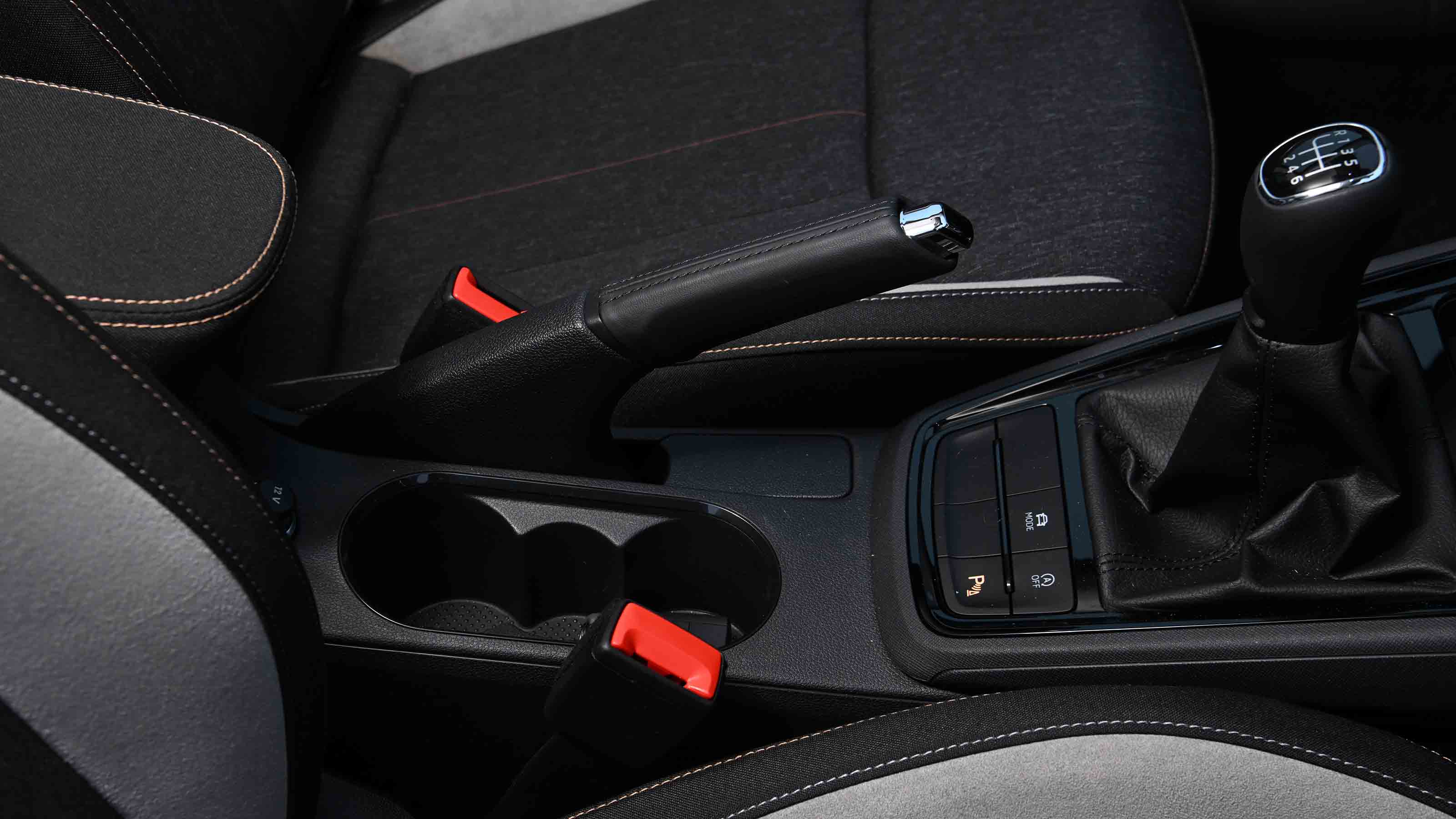 Skoda Kamiq - manual handbrake