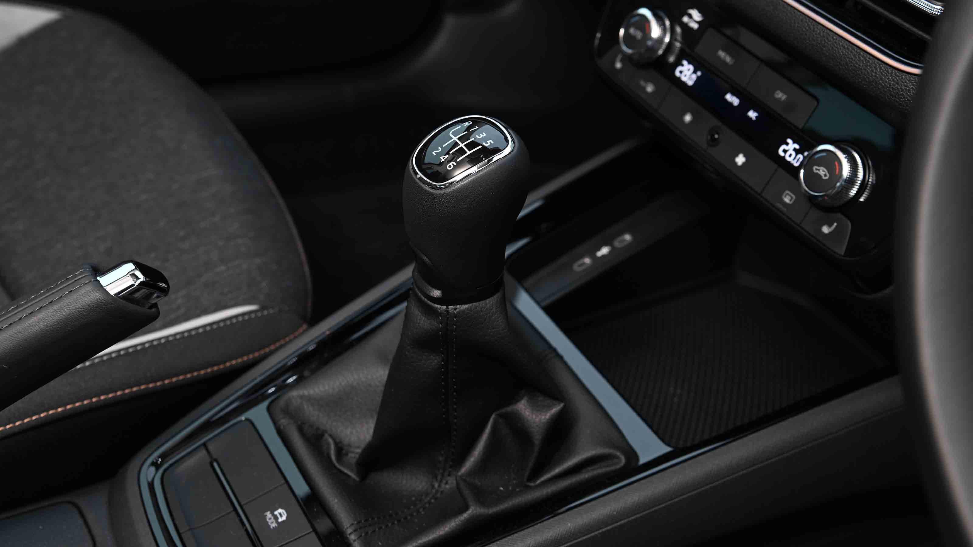 Skoda Kamiq - gear lever