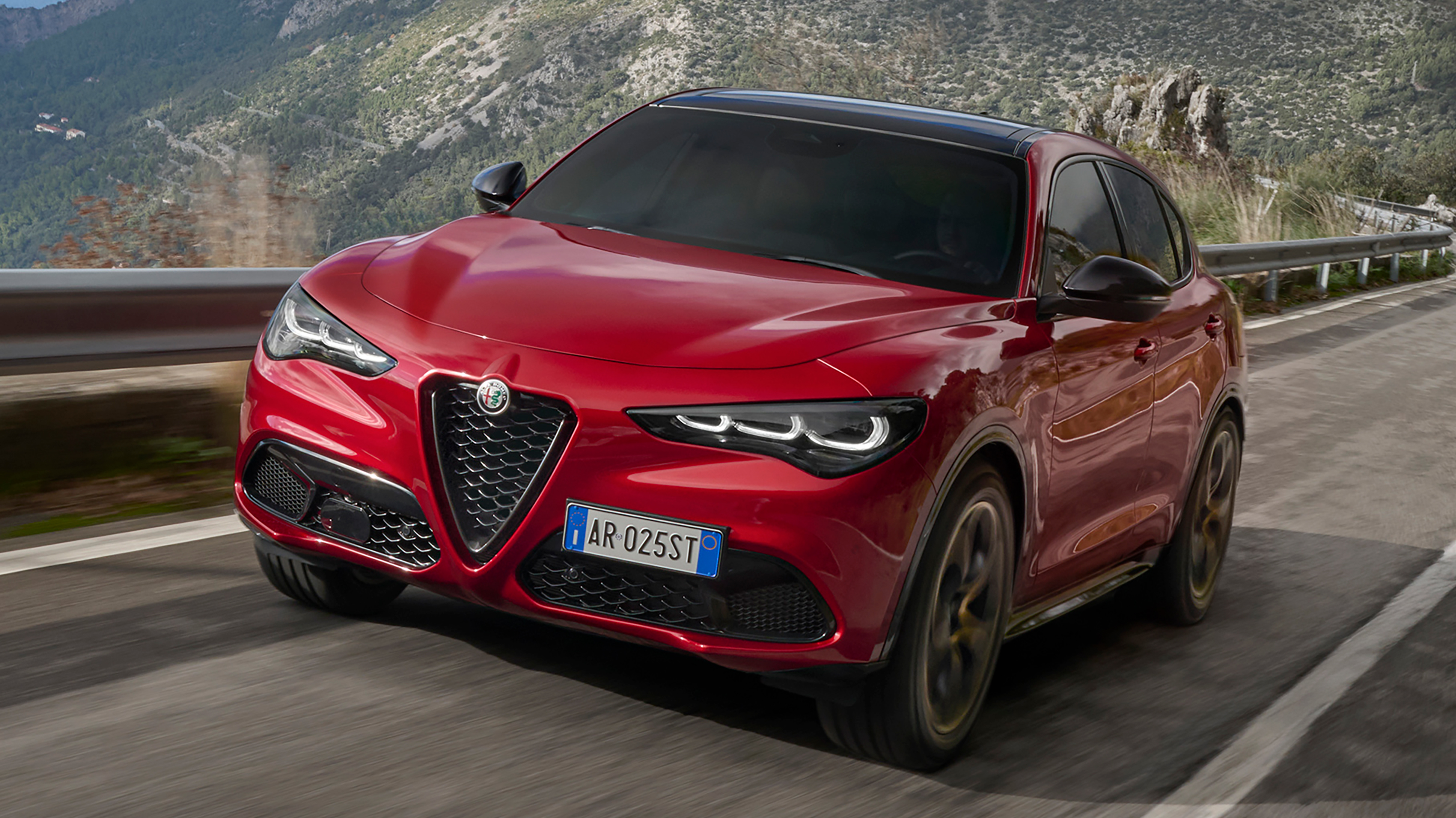 Stelvio Intensa - front 3/4