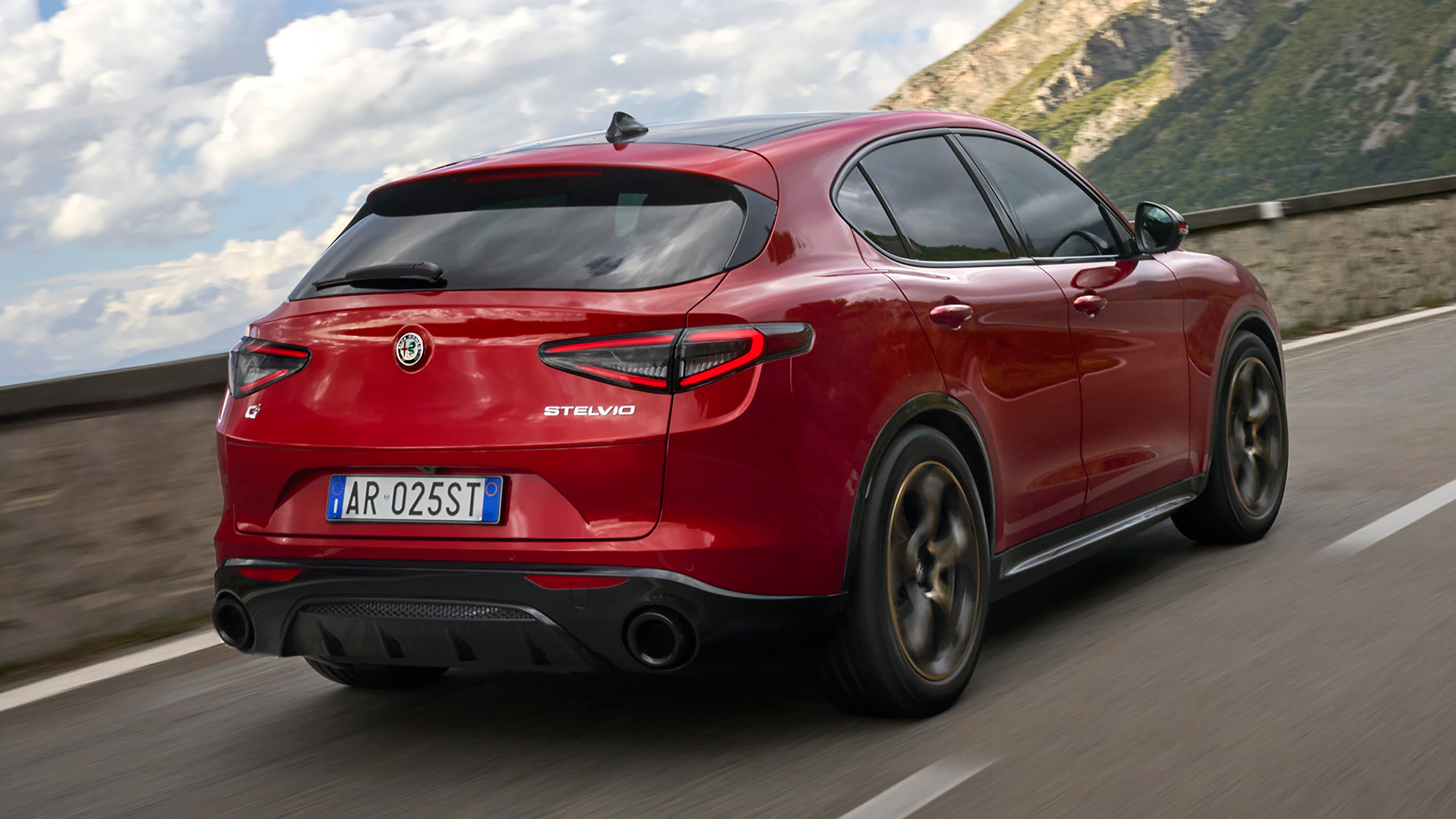 Stelvio Intensa - rear 3/4
