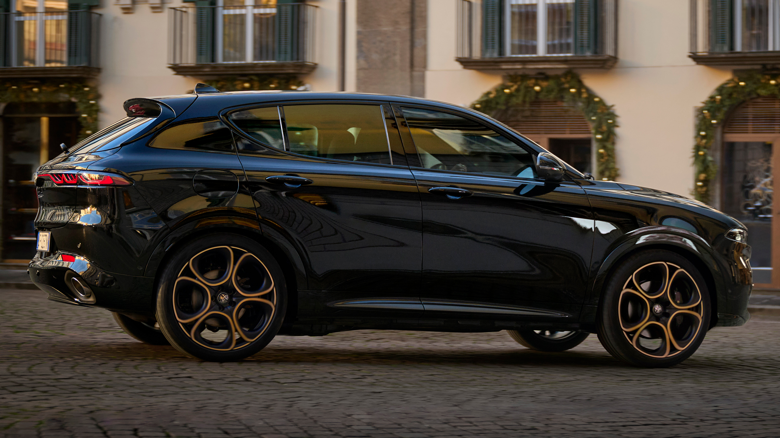Tonale Intensa - rear side profile