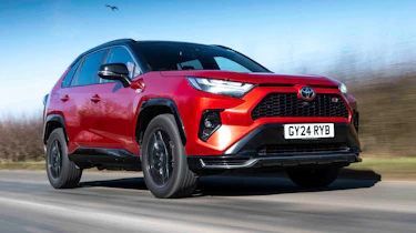 Toyota RAV4 - front corner tracking, alt