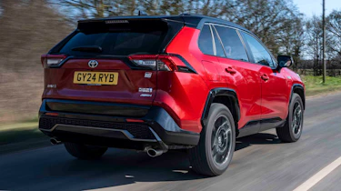 Toyota RAV4 - rear tracking, alt