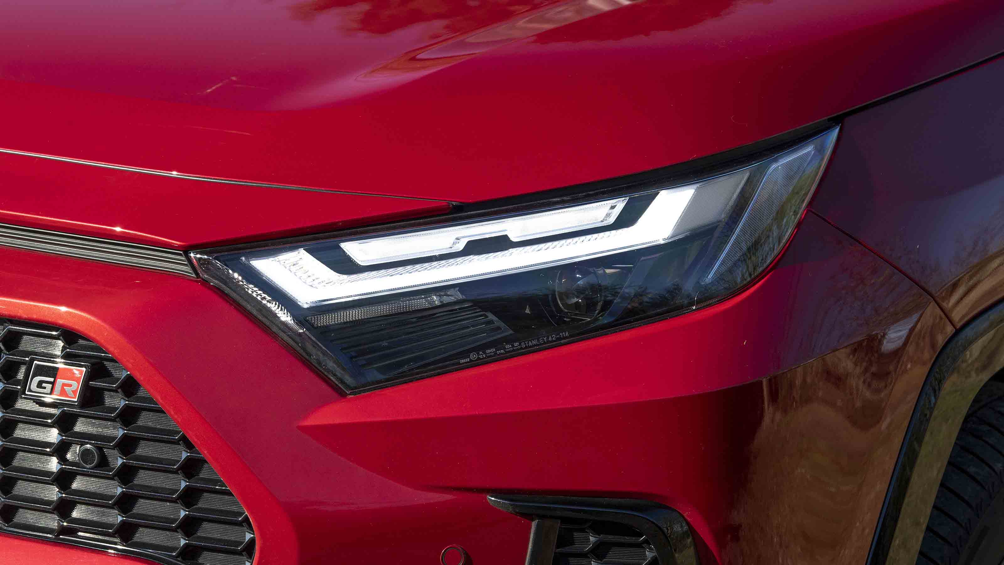 Toyota RAV4 - head light detail