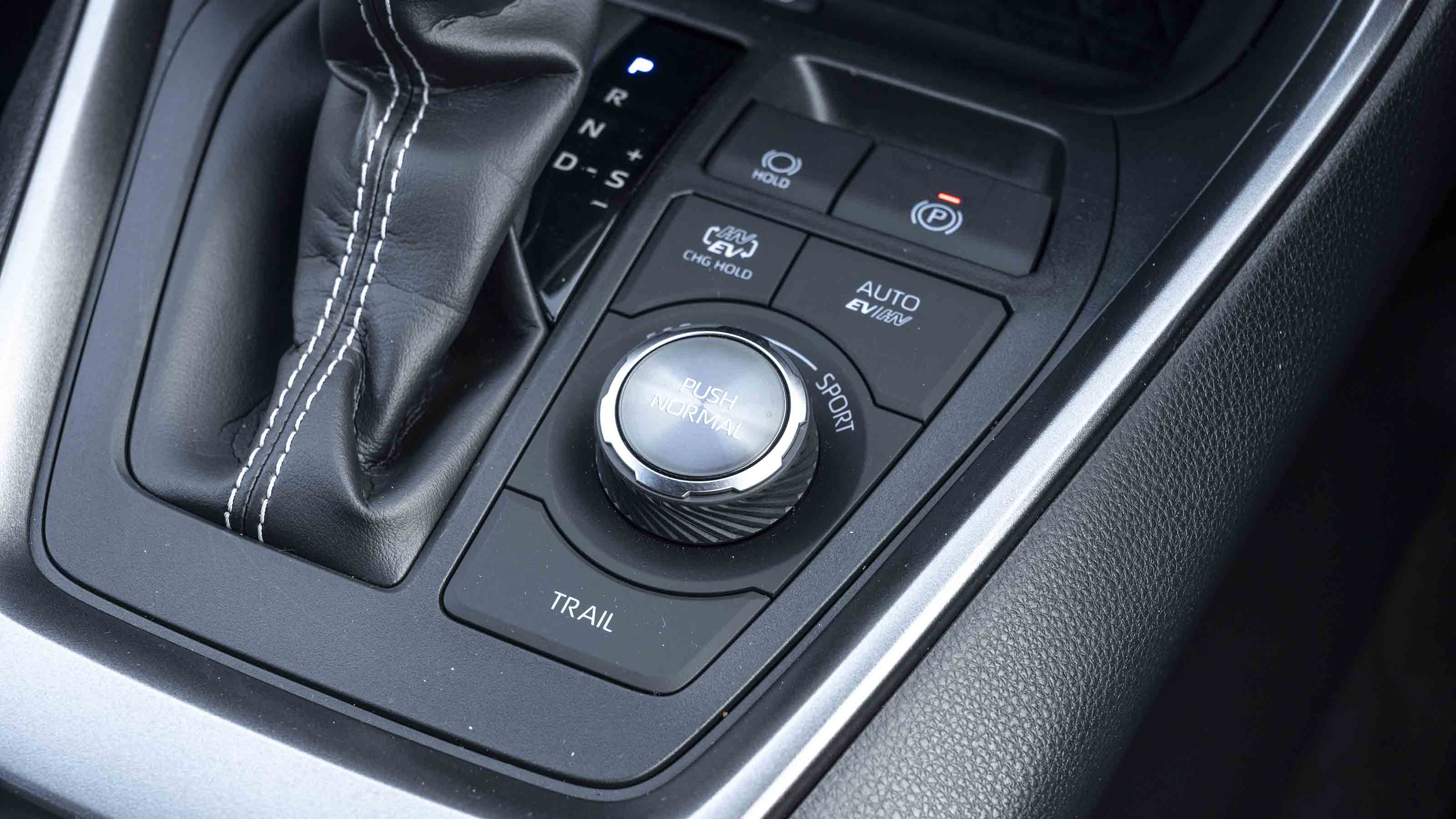 Toyota RAV4 - drive mode dial