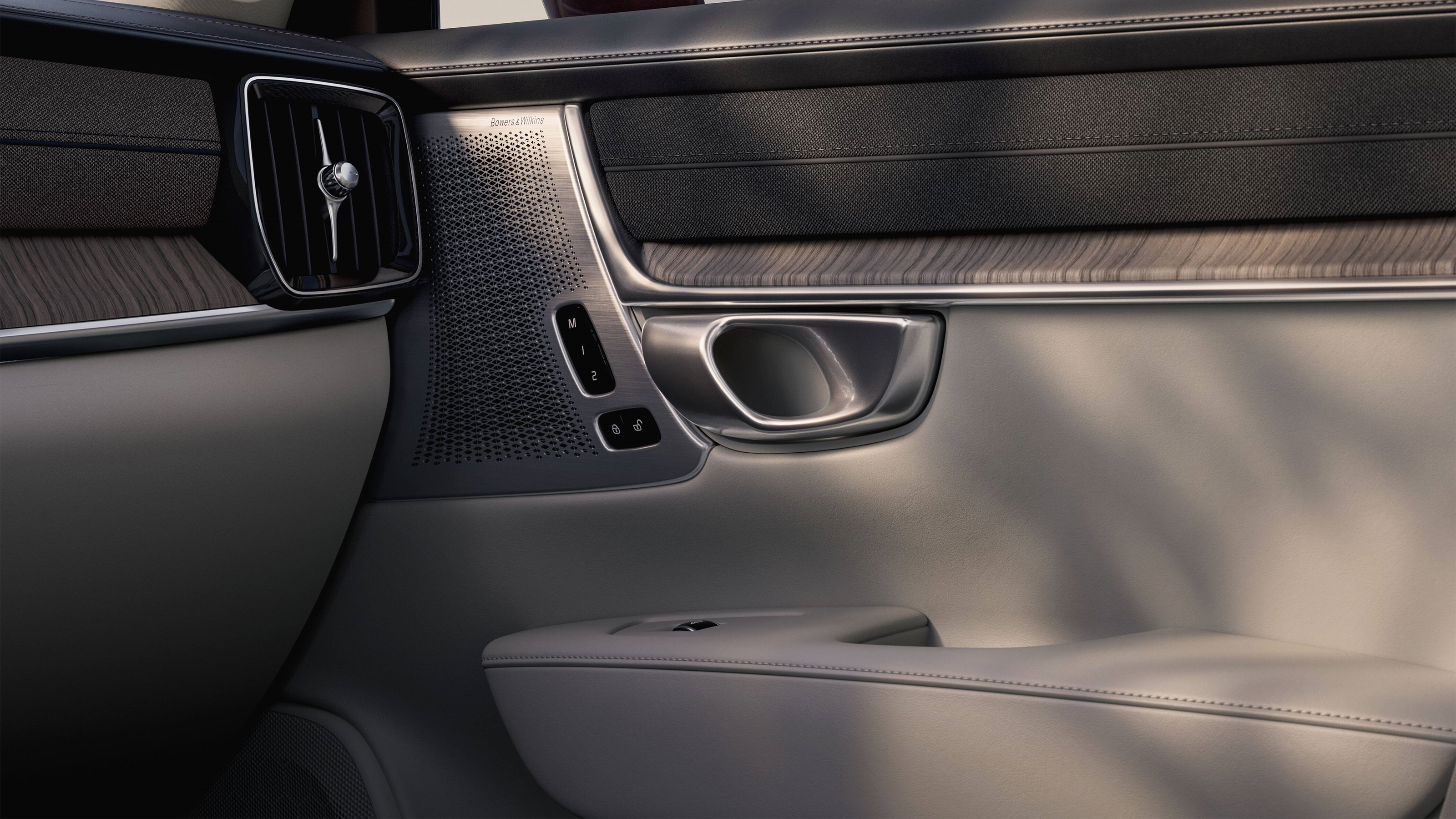 2026 Volvo S90 plug-in hybrid - door trim