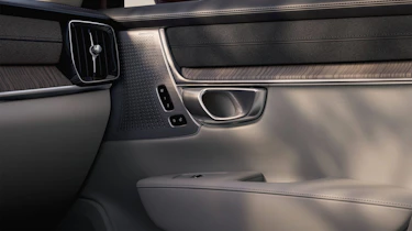 2026 Volvo S90 plug-in hybrid - door trim