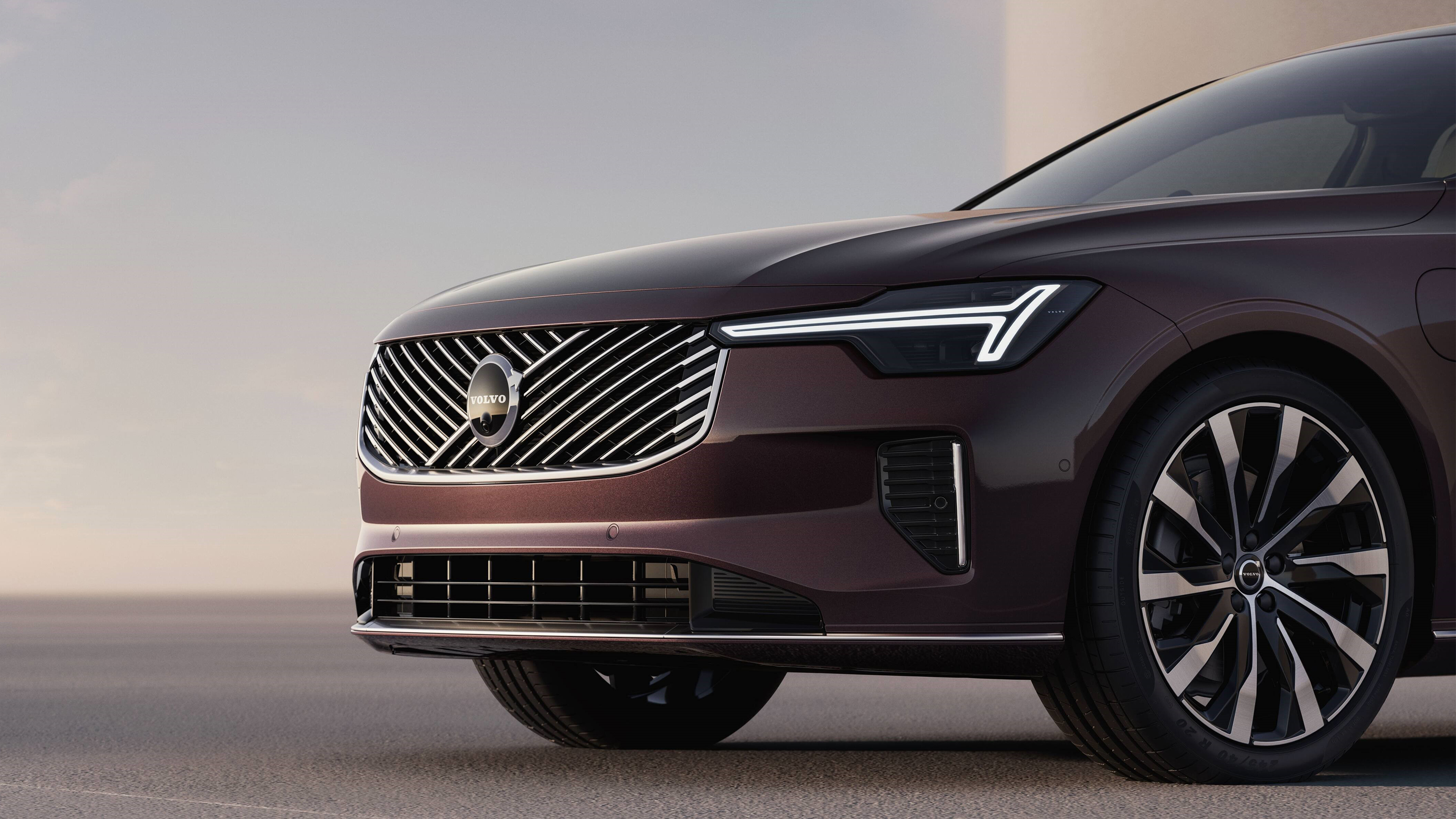 2026 Volvo S90 plug-in hybrid - front lights and grill
