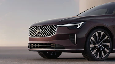 2026 Volvo S90 plug-in hybrid - front lights and grill