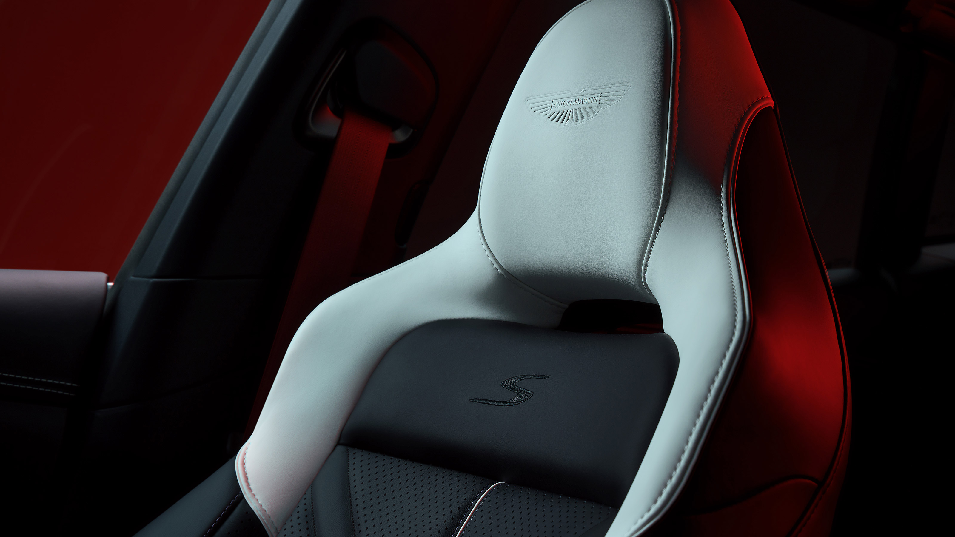 Aston Martin DBX S - seat detail