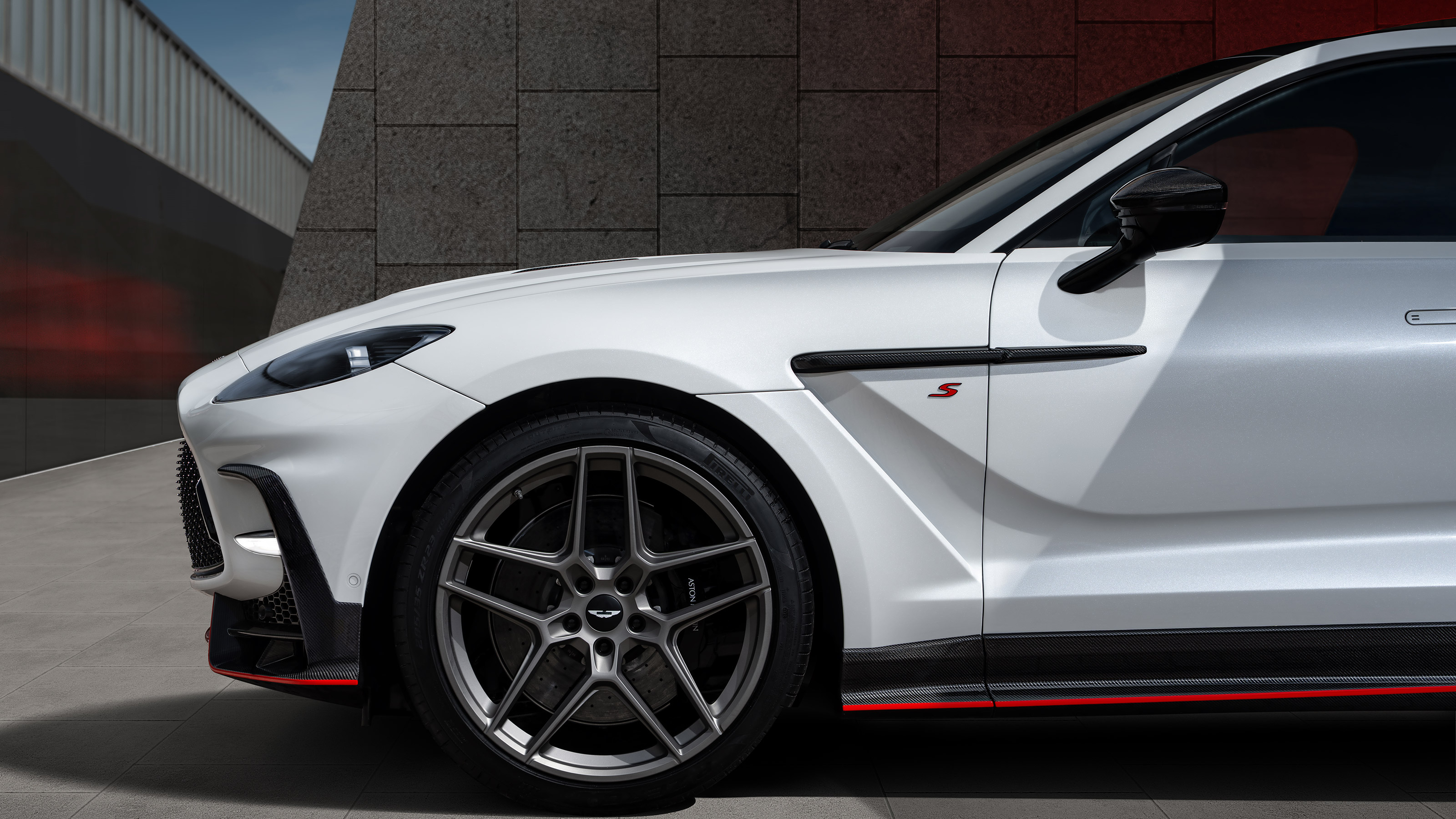 Aston Martin DBX S - side detail