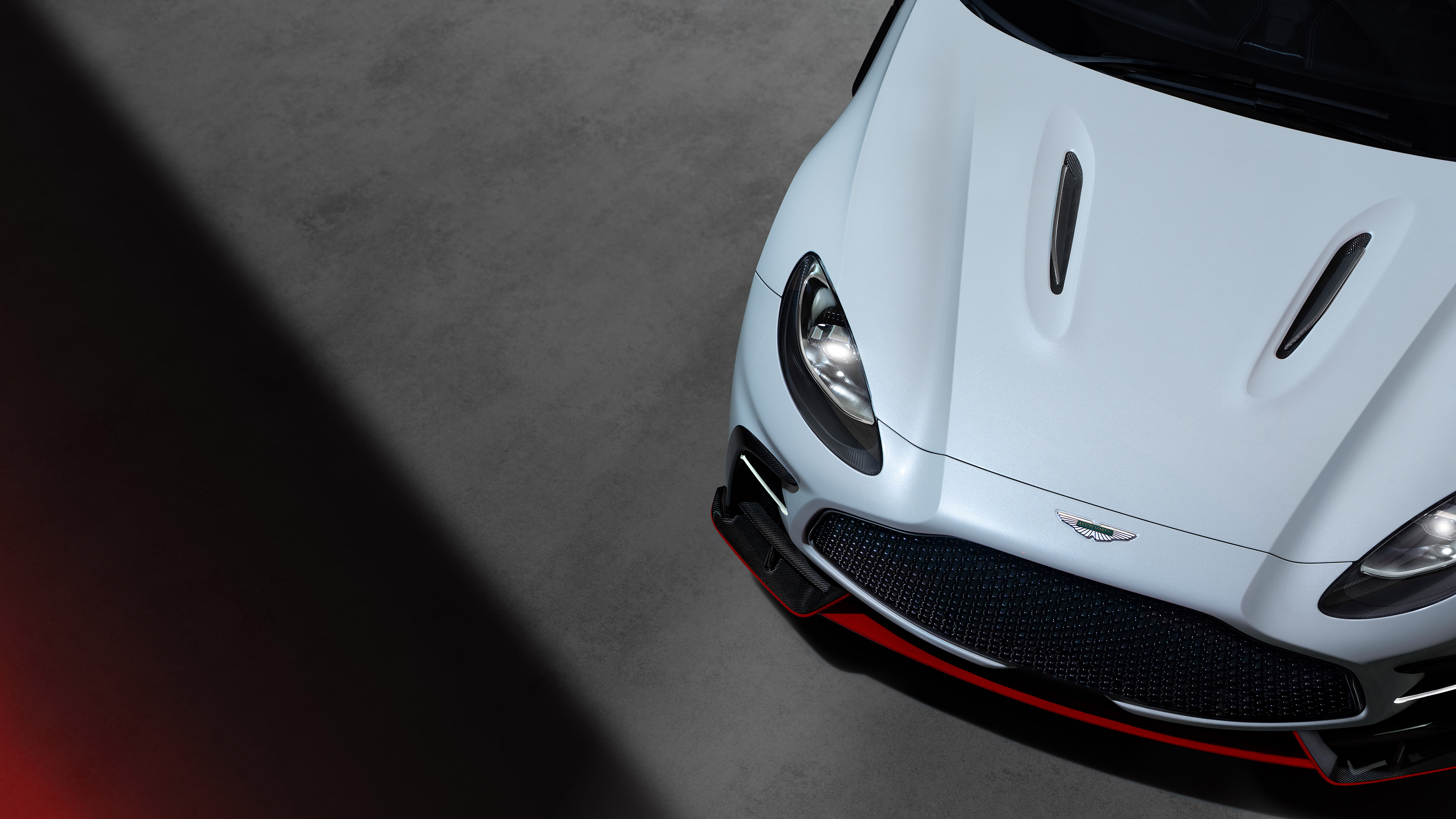 Aston Martin DBX S - bonnet