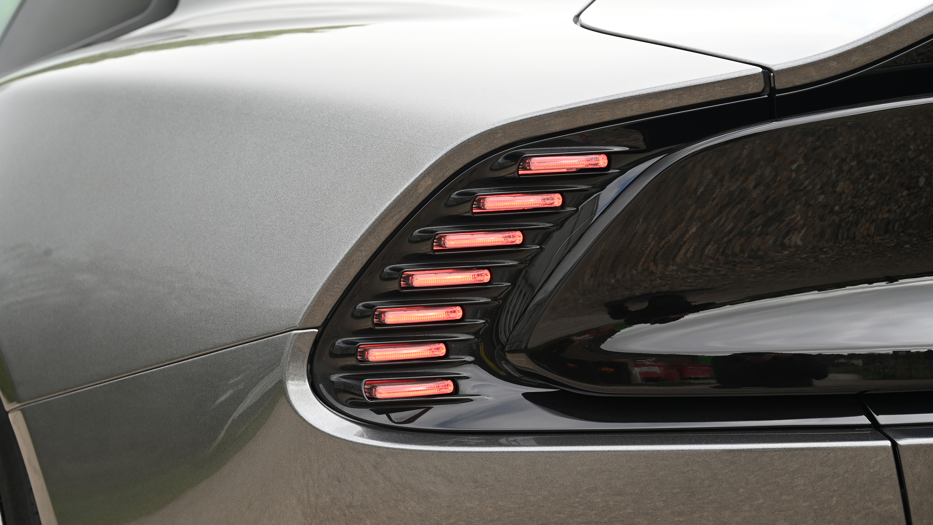 Aston Martin Vanquish - tail light