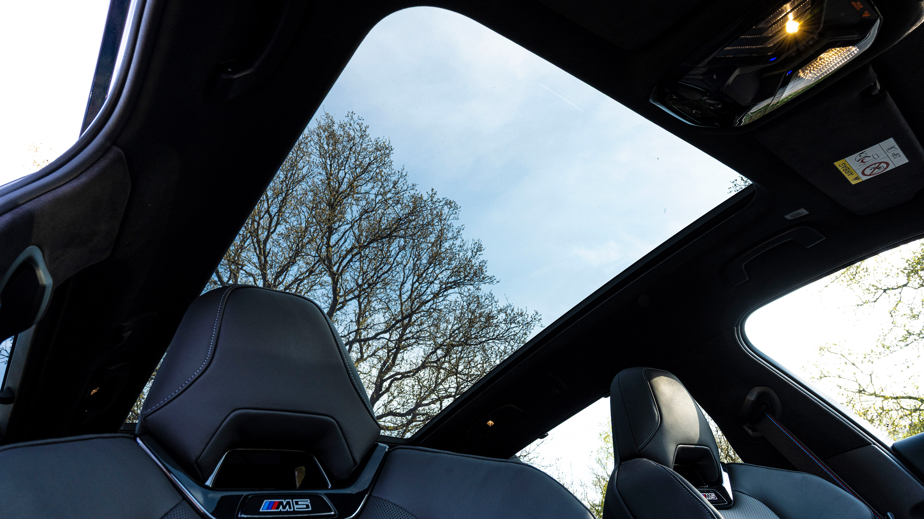 BMW M5 Touring - panoramic roof