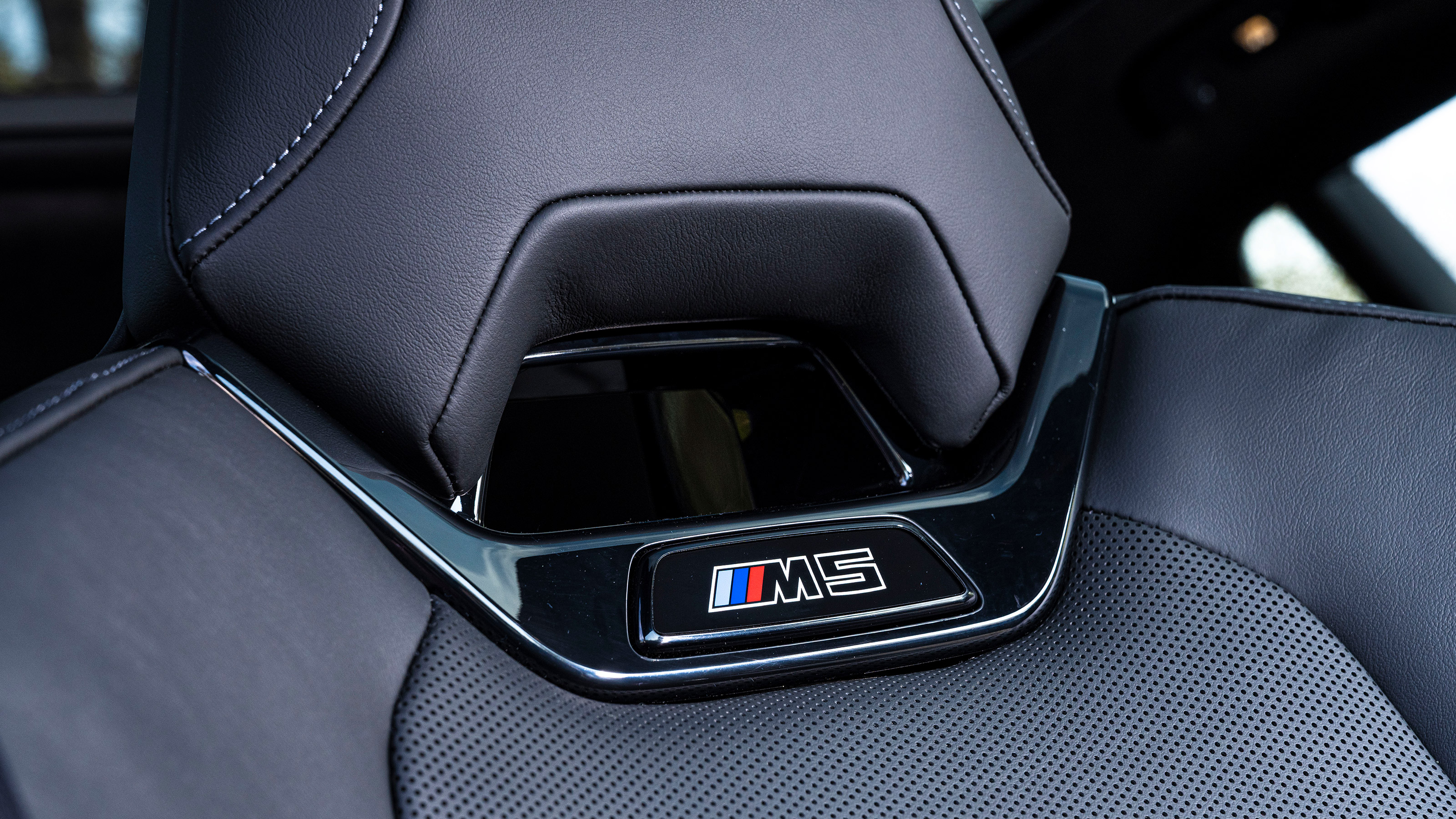 BMW M5 Touring - seat detail