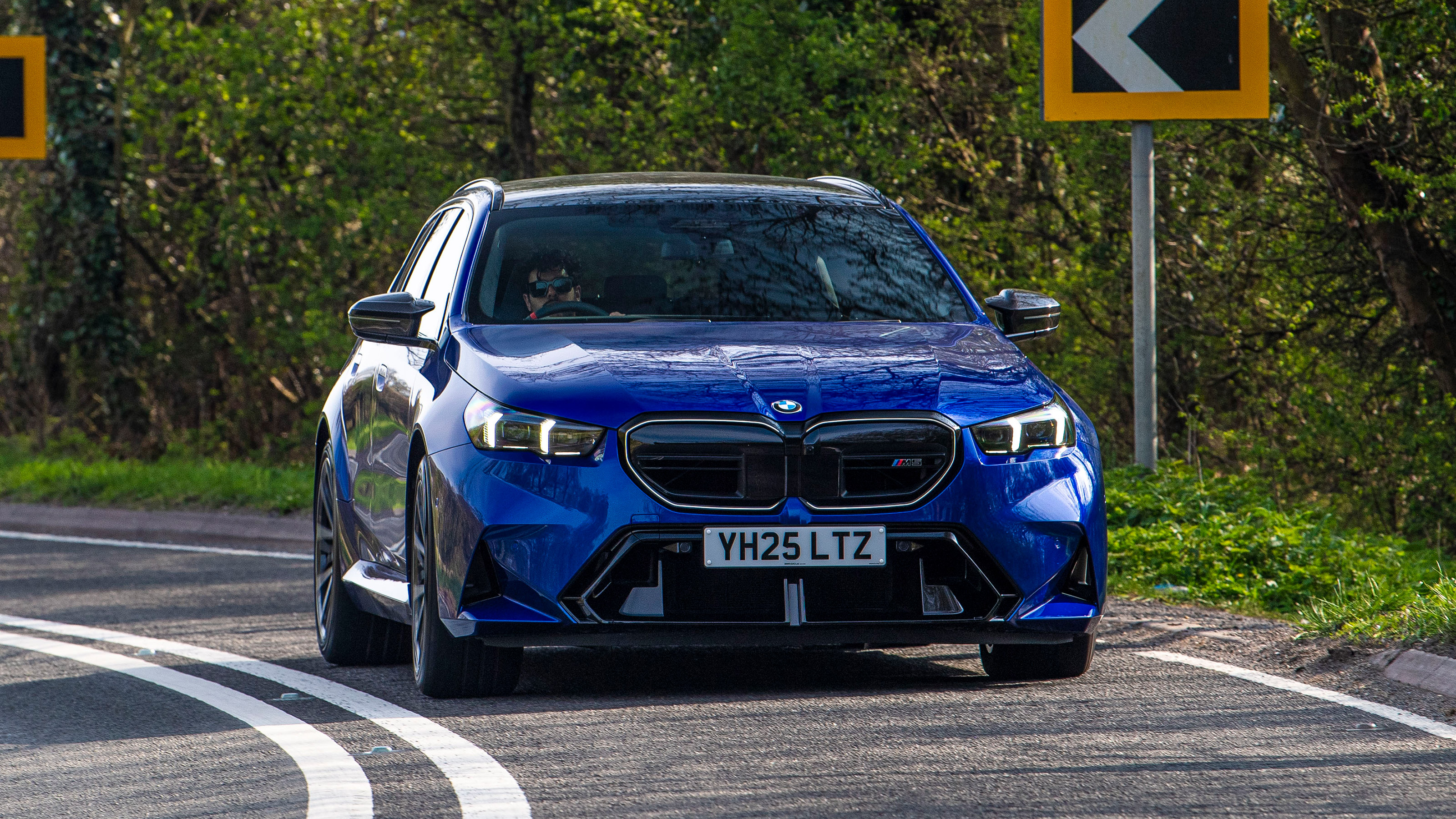 BMW M5 Touring - front